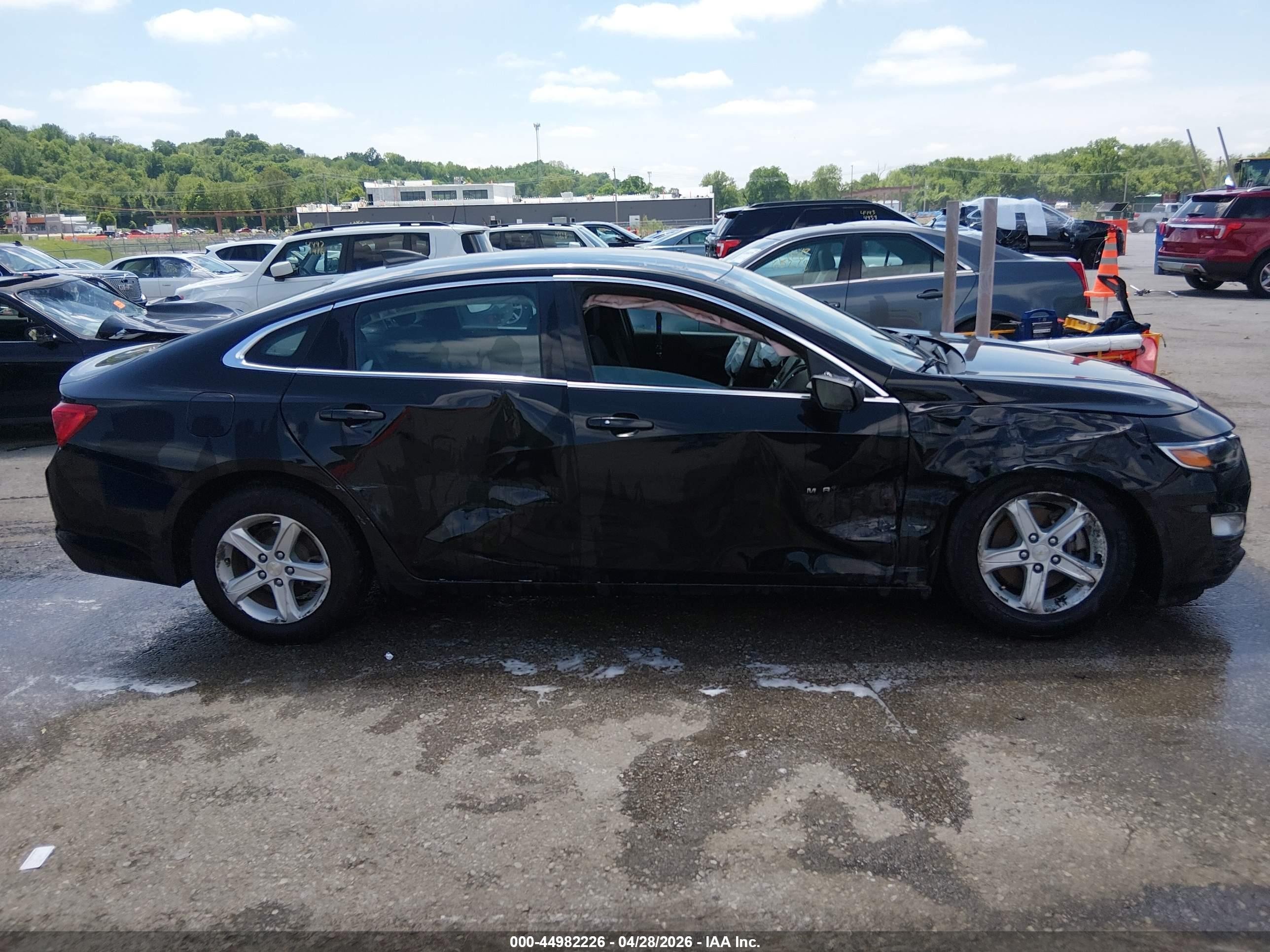 2020 Chevrolet Malibu Fwd Ls Черный vin: 1G1ZB5ST5LF005338