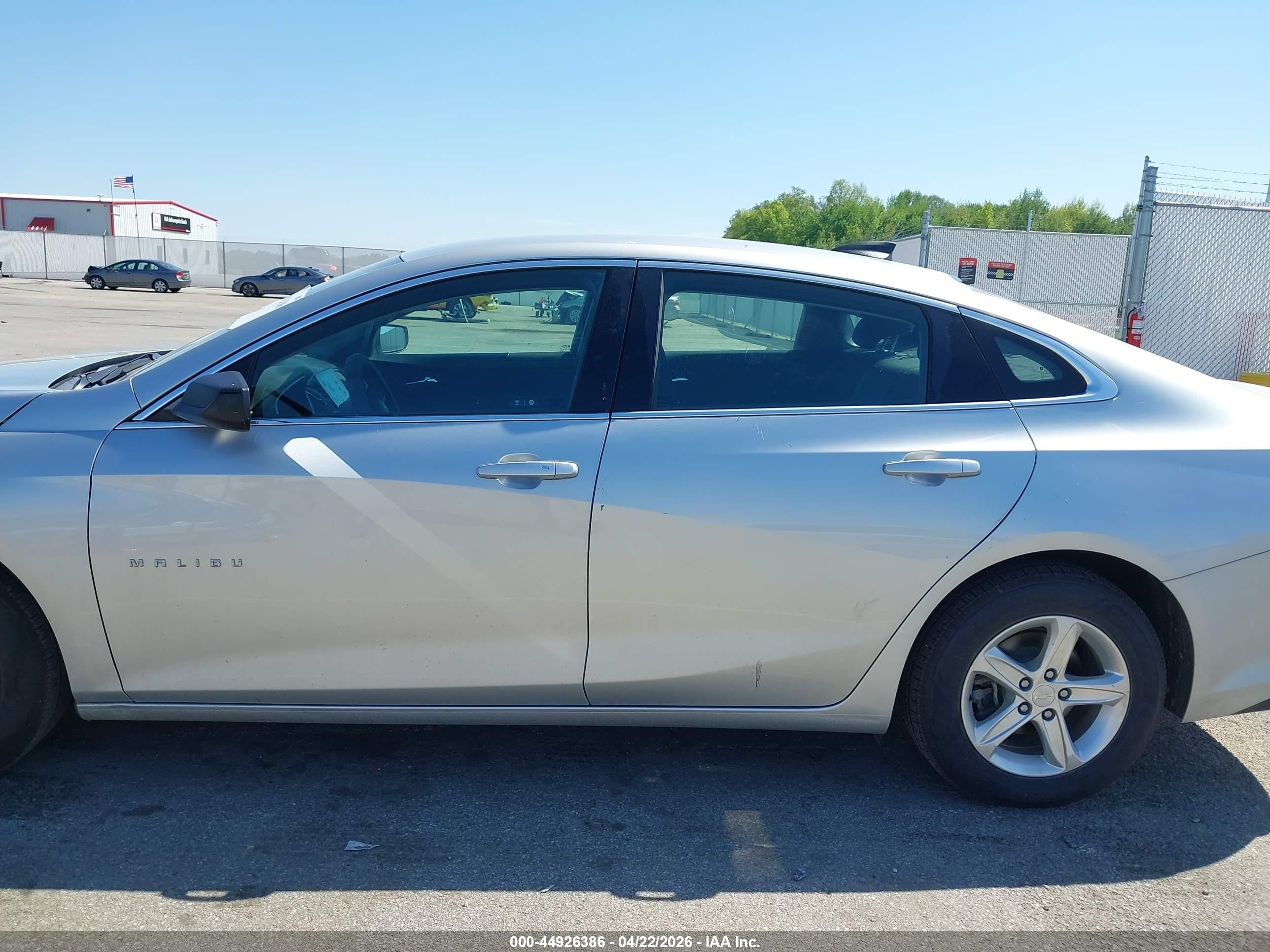 2021 Chevrolet Malibu Fwd Ls Серебряный vin: 1G1ZB5ST5MF023663