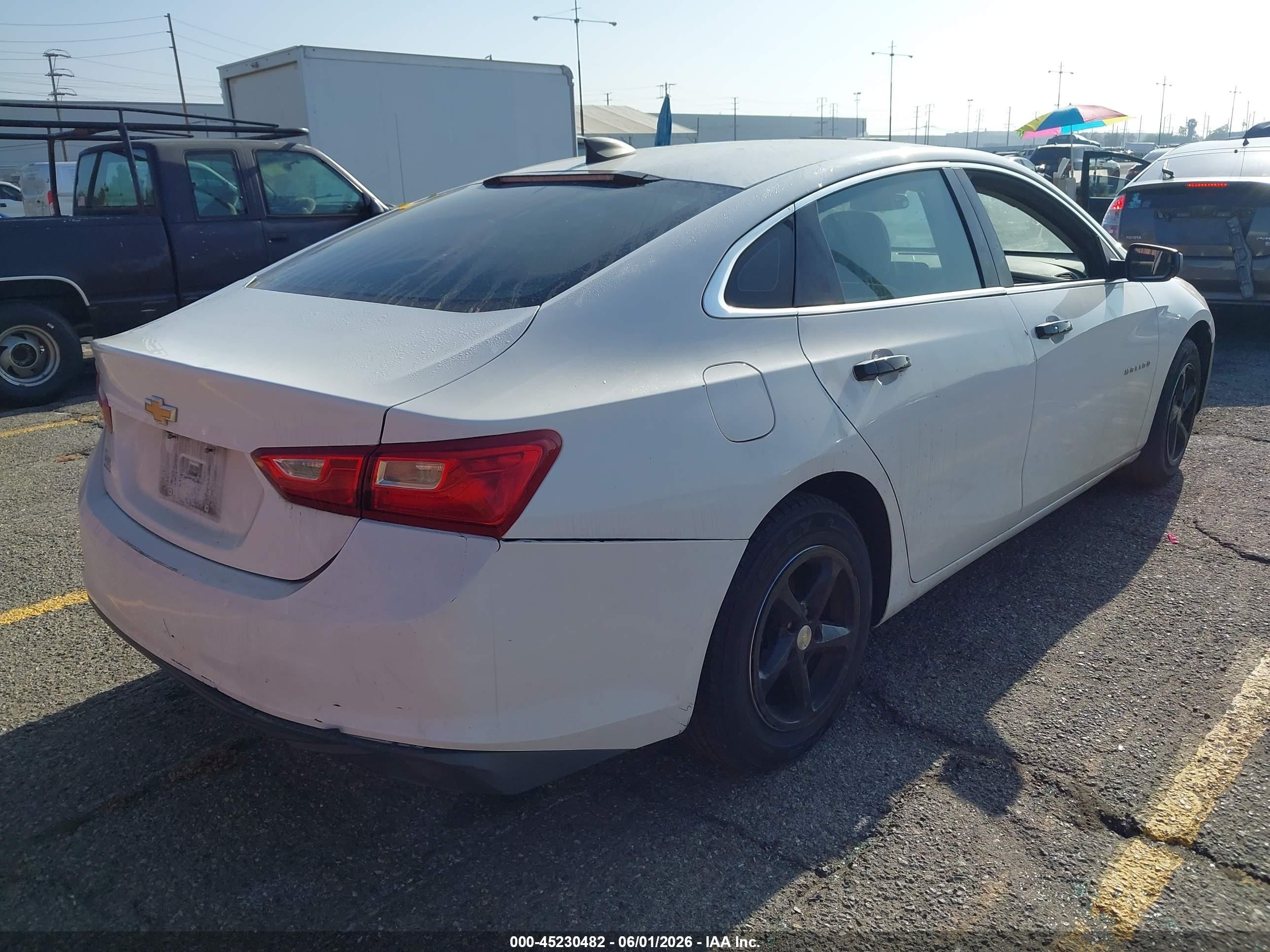 2018 Chevrolet Malibu 1ls White vin: 1G1ZB5ST7JF218191