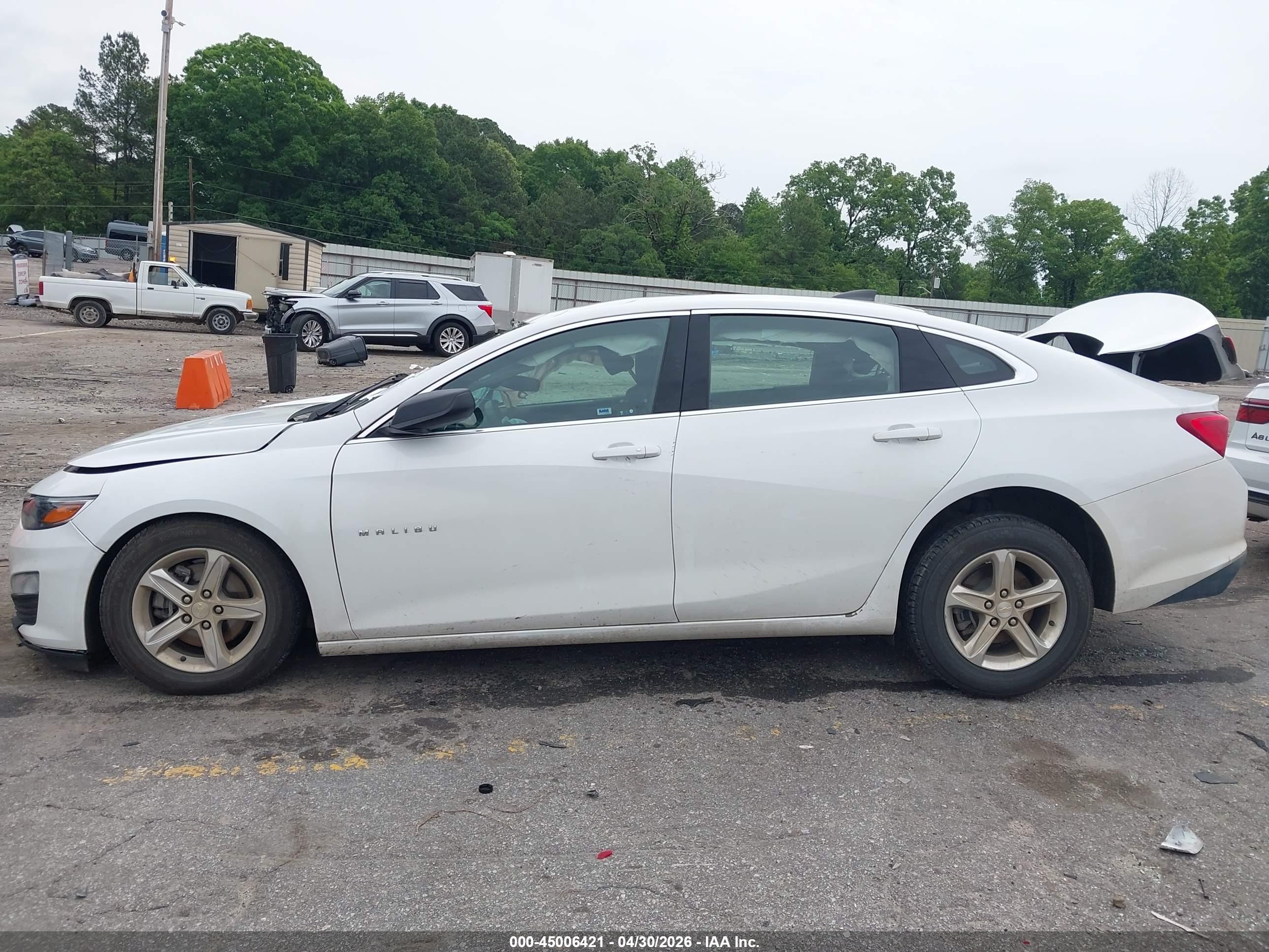 2022 Chevrolet Malibu Fwd Ls Белый vin: 1G1ZB5STXNF205330