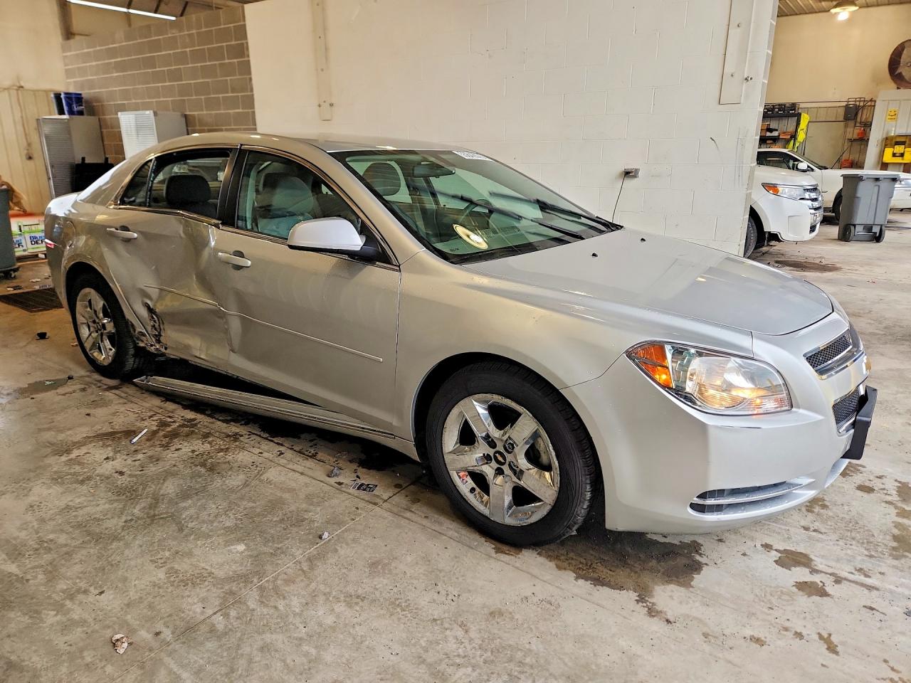 2010 Chevrolet Malibu 1lt Silver vin: 1G1ZC5E05AF187828