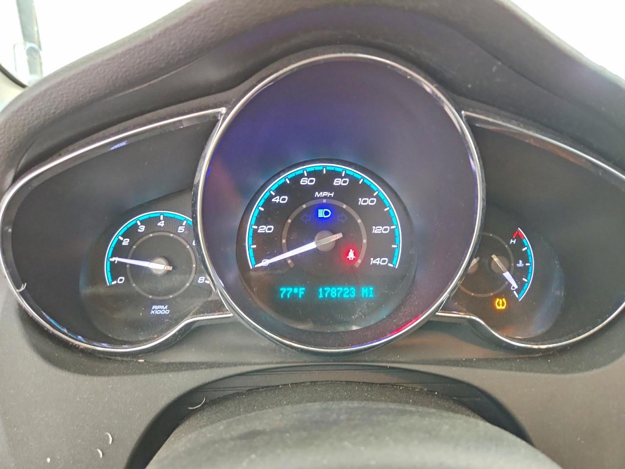 2011 Chevrolet Malibu White vin: 1G1ZC5E12BF235070