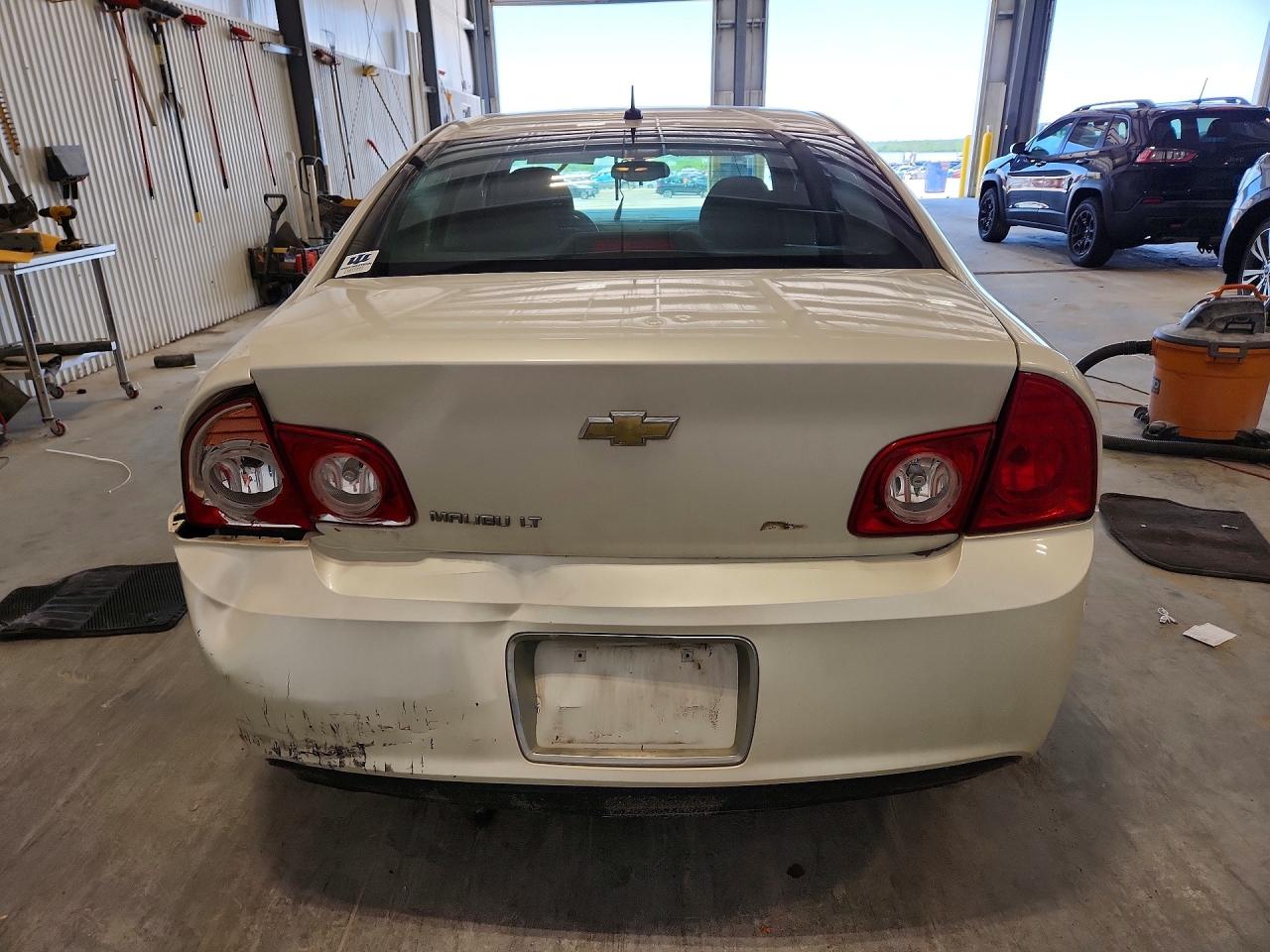 2011 Chevrolet Malibu White vin: 1G1ZC5E12BF235070