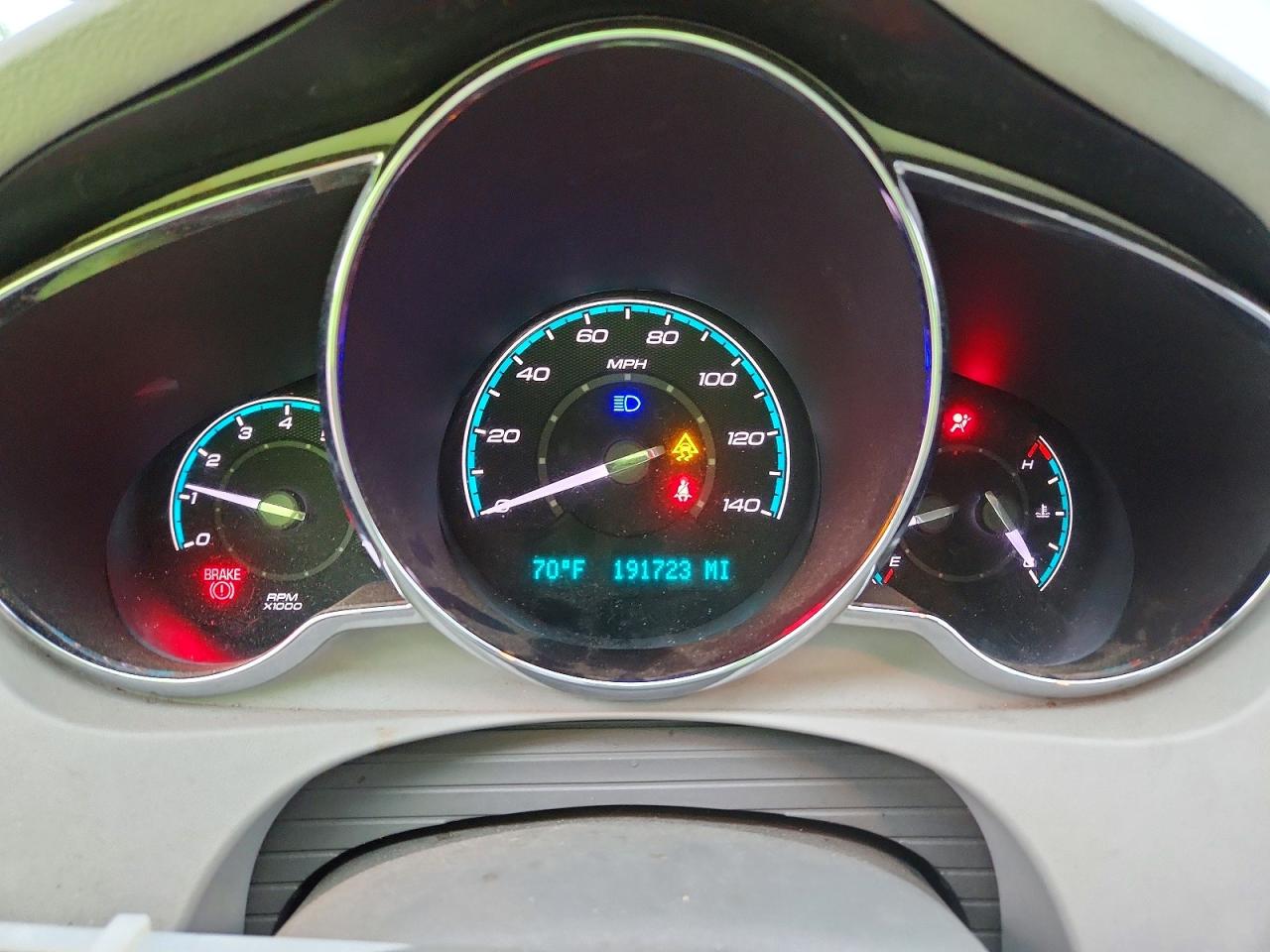 2010 Chevrolet Malibu 1lt Серебряный vin: 1G1ZC5EB5AF159738