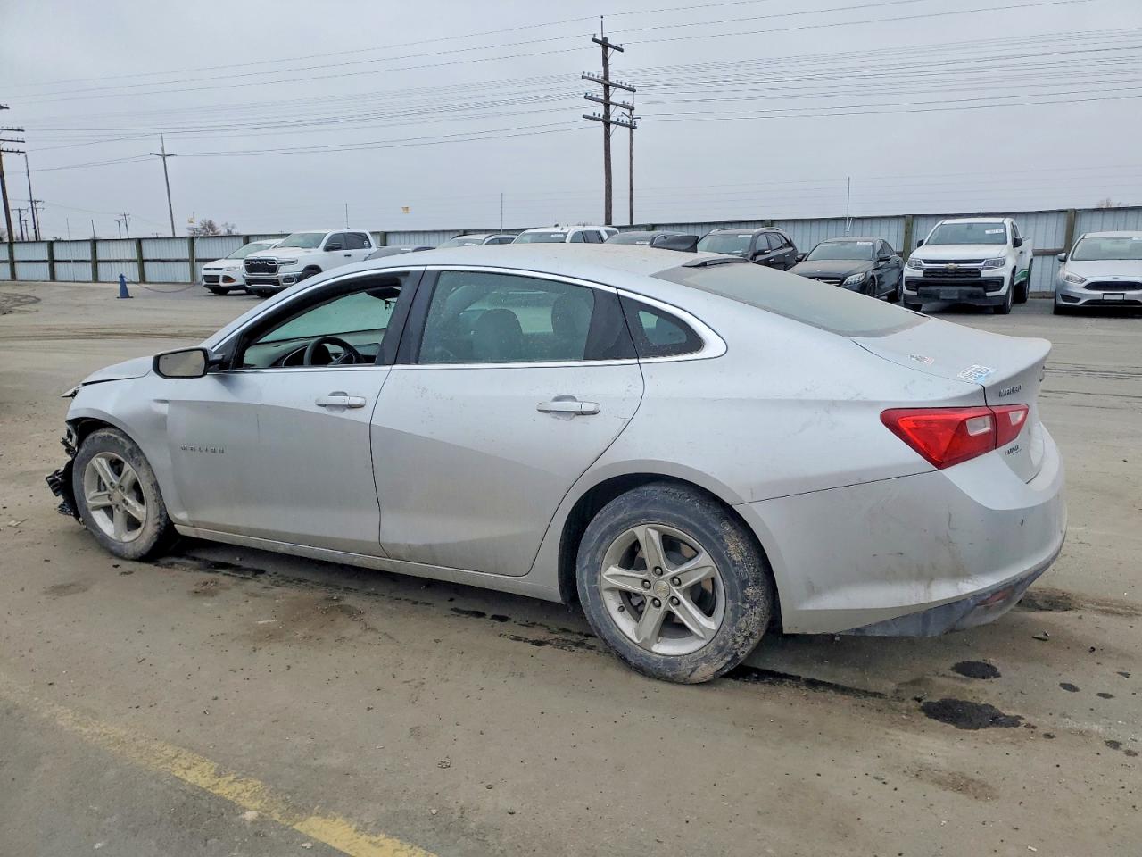 2020 Chev Malibu Silver vin: 1G1ZC5ST1LF033926