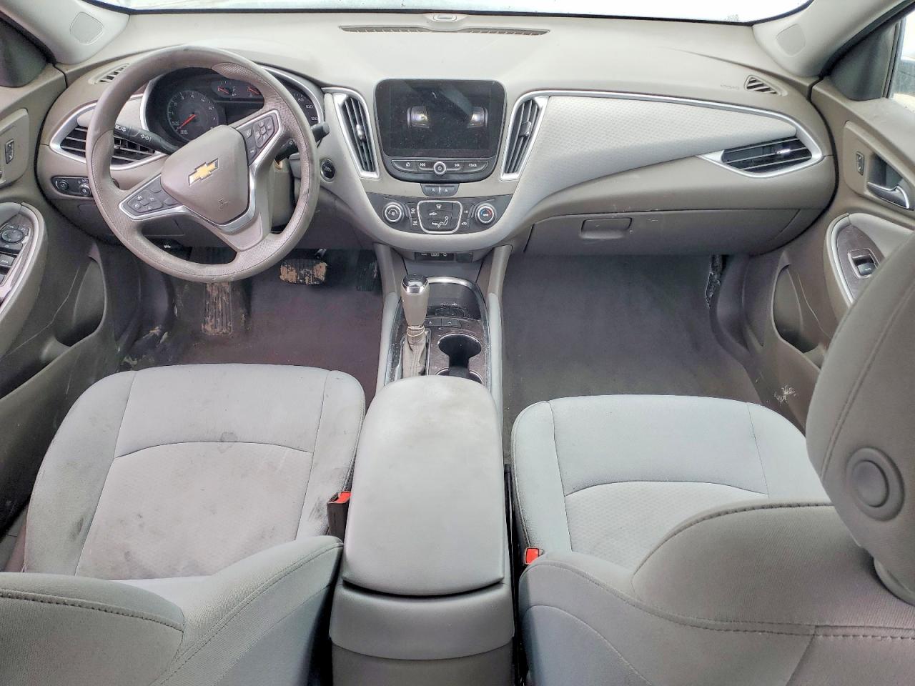 2020 Chev Malibu Silver vin: 1G1ZC5ST1LF033926
