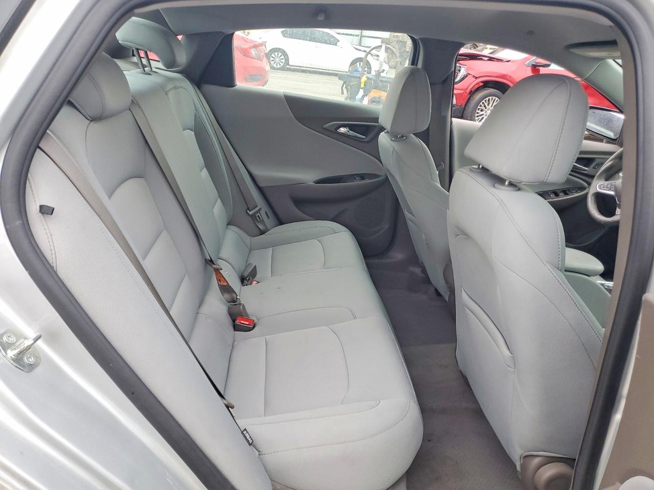 2020 Chev Malibu Silver vin: 1G1ZC5ST1LF033926