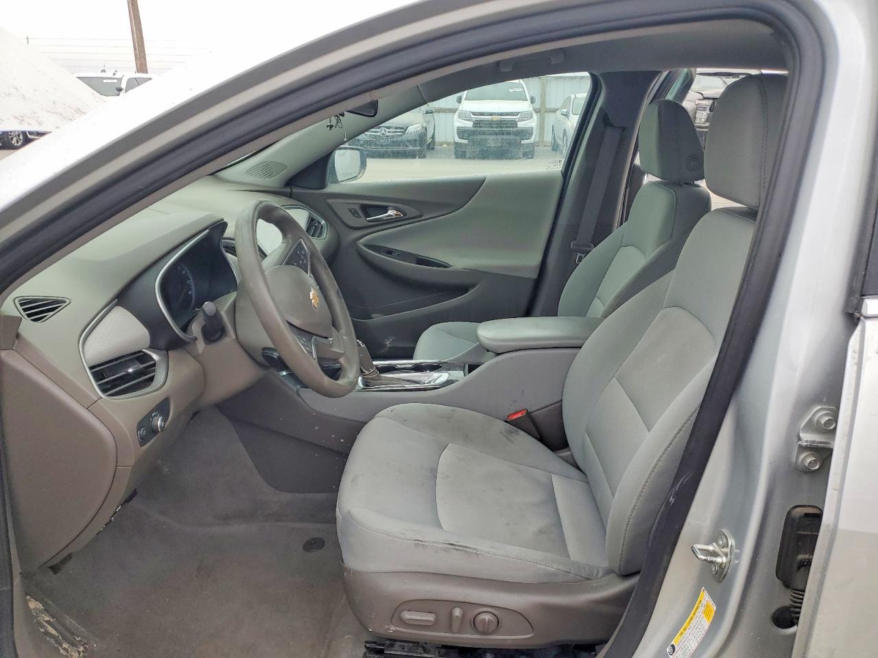 2020 Chev Malibu Silver vin: 1G1ZC5ST1LF033926