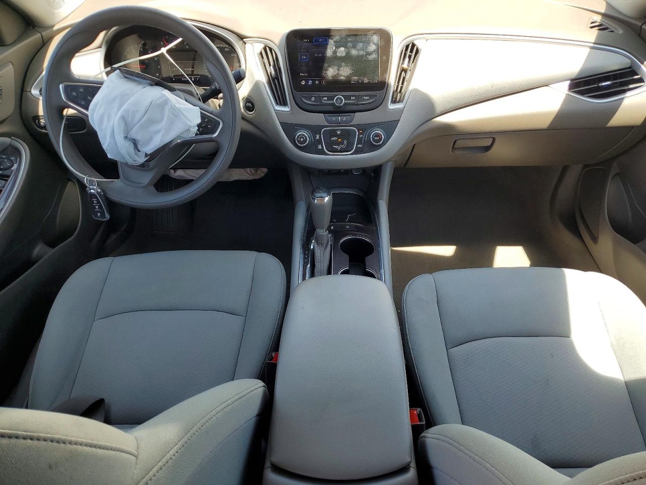 2020 Chevrolet Malibu Ls Silver vin: 1G1ZC5ST4LF098365