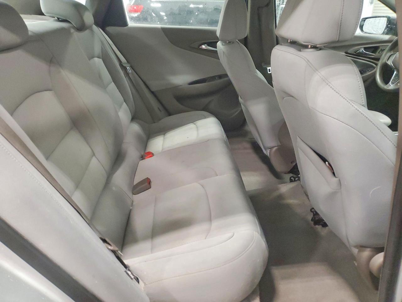 2020 Chevrolet Malibu Ls Серебряный vin: 1G1ZC5ST6LF101850