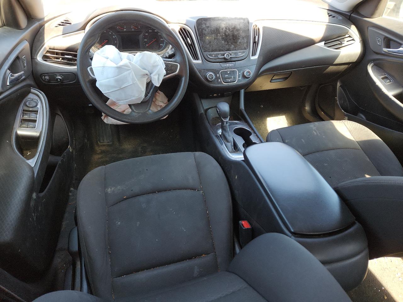 2022 Chevrolet Malibu Ls Серебряный vin: 1G1ZC5ST6NF166507 Damage: Left Front Seat Cushion, Burned, 2