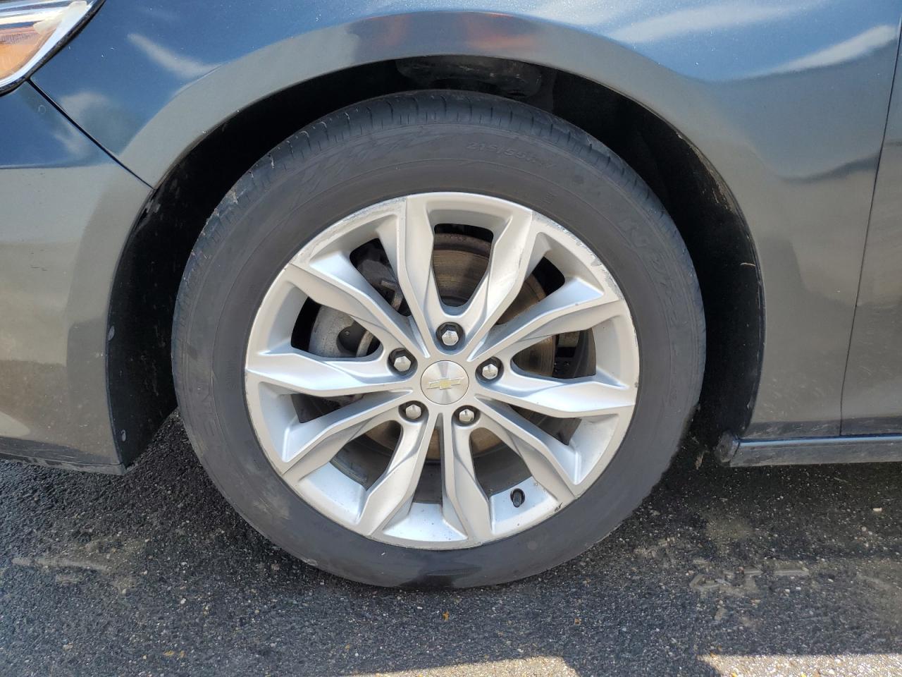 2019 Chevrolet Malibu Lt Серый vin: 1G1ZD5ST0KF155771 Damage: Left Front Wheel, Curb Rash, > 12 Inches