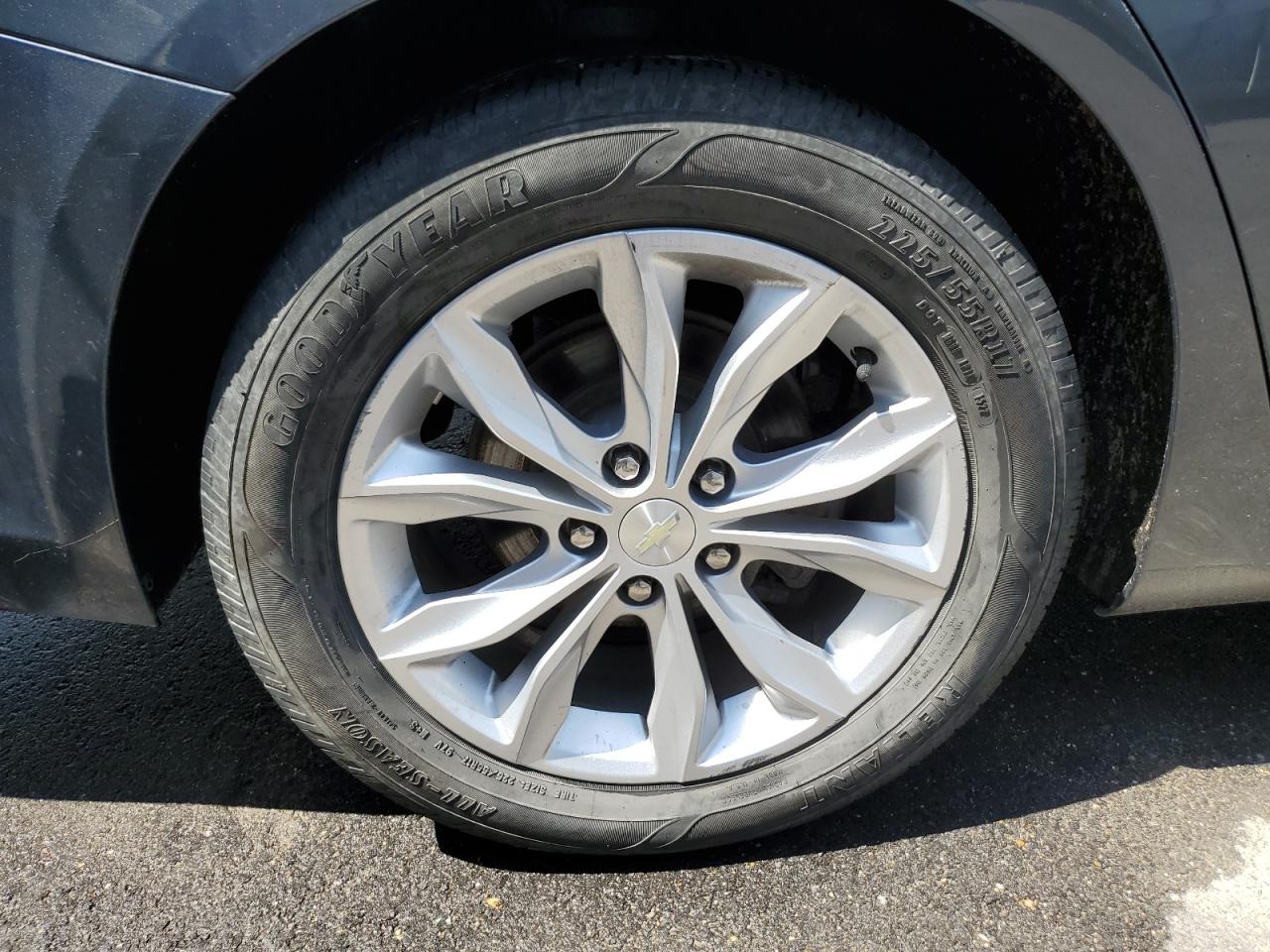 2019 Chevrolet Malibu Lt Серый vin: 1G1ZD5ST0KF155771 Damage: Right Rear Wheel, Curb Rash, > 12 Inches