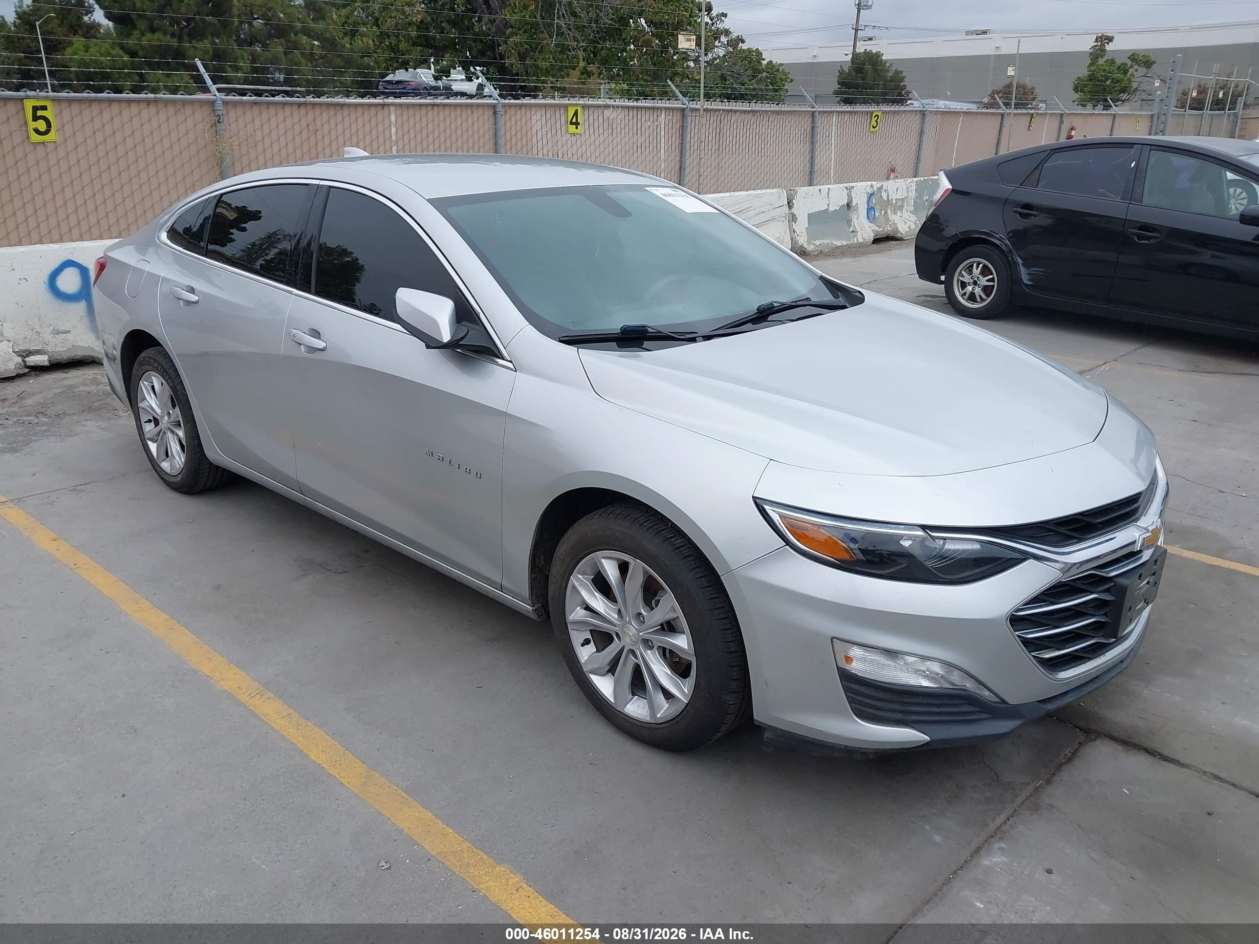 2020 Chevrolet Malibu Fwd Lt Серебряный vin: 1G1ZD5ST0LF064680