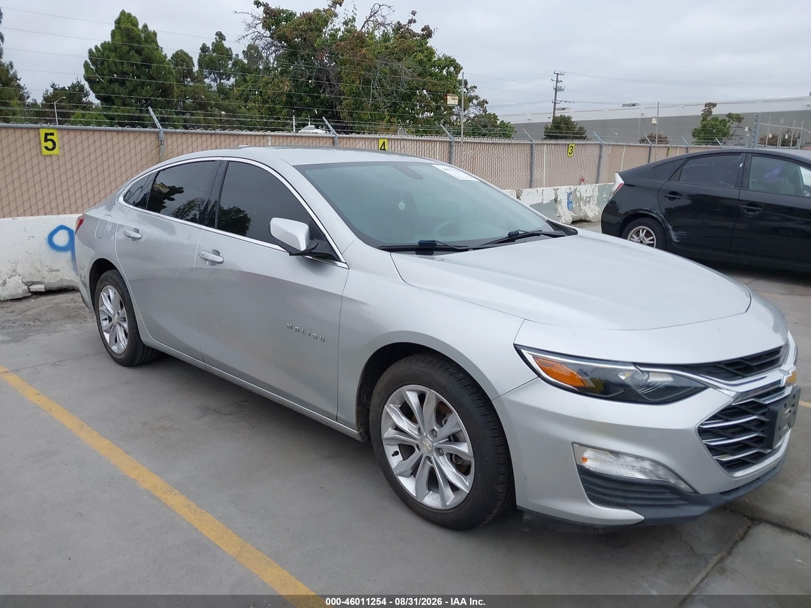 2020 Chevrolet Malibu Fwd Lt Серебряный vin: 1G1ZD5ST0LF064680