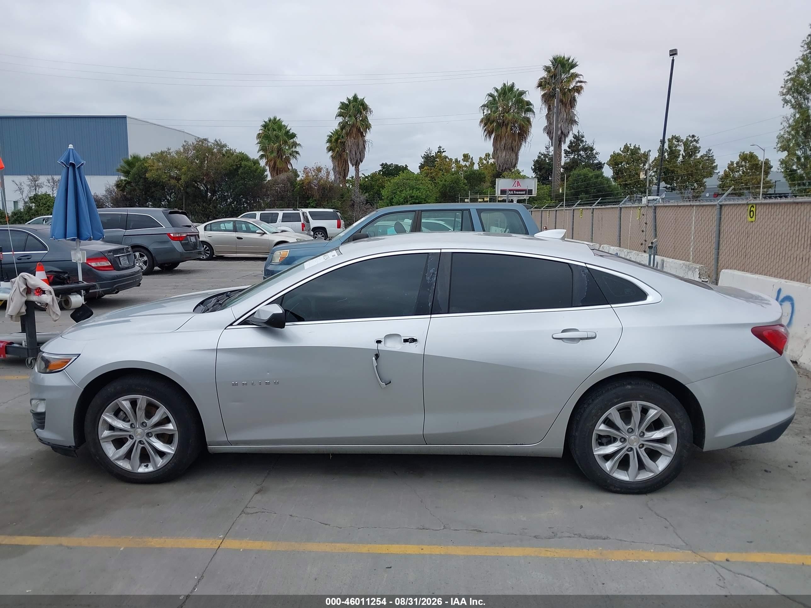 2020 Chevrolet Malibu Fwd Lt Серебряный vin: 1G1ZD5ST0LF064680