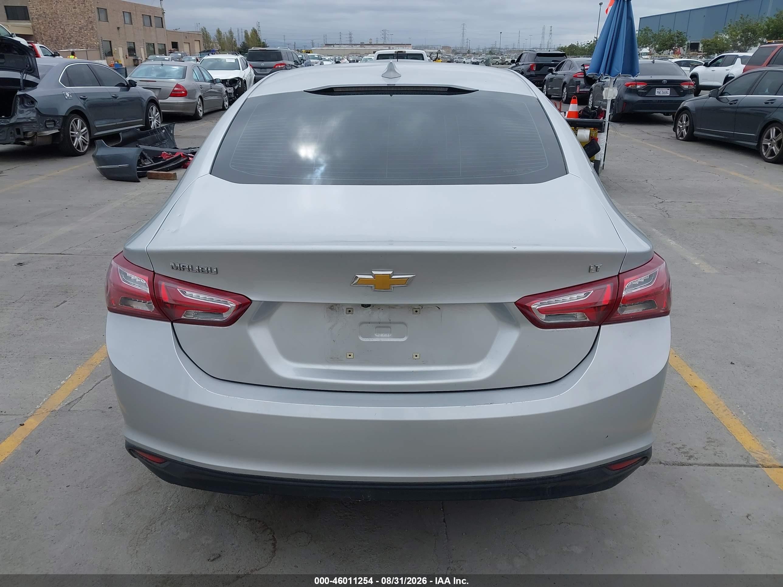2020 Chevrolet Malibu Fwd Lt Серебряный vin: 1G1ZD5ST0LF064680