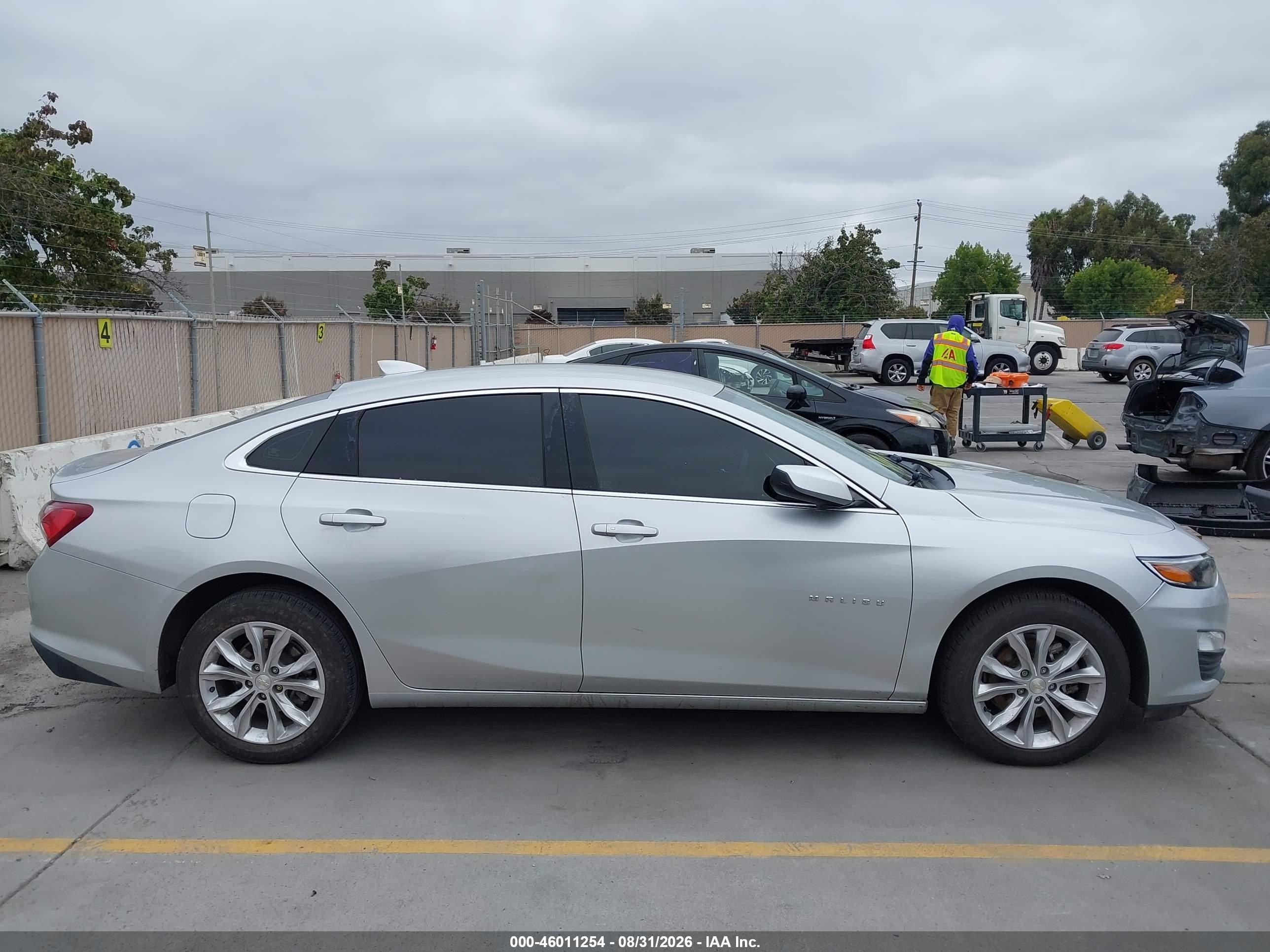 2020 Chevrolet Malibu Fwd Lt Серебряный vin: 1G1ZD5ST0LF064680