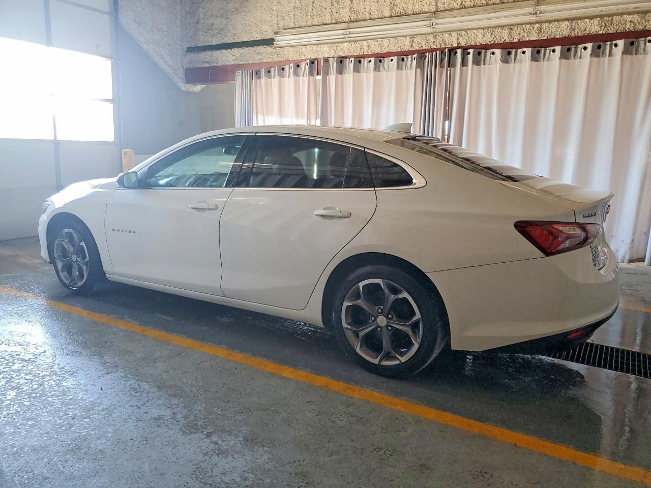 2020 Chevrolet Malibu Lt Белый vin: 1G1ZD5ST0LF125705