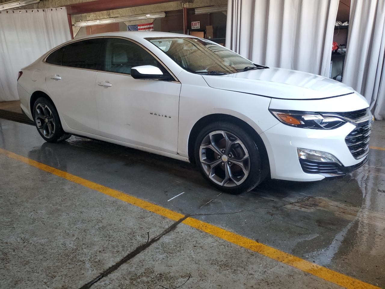2020 Chevrolet Malibu Lt Белый vin: 1G1ZD5ST0LF125705 Damage: Right Front Door, Heavy Scratch, 1/2 To 1 Inch