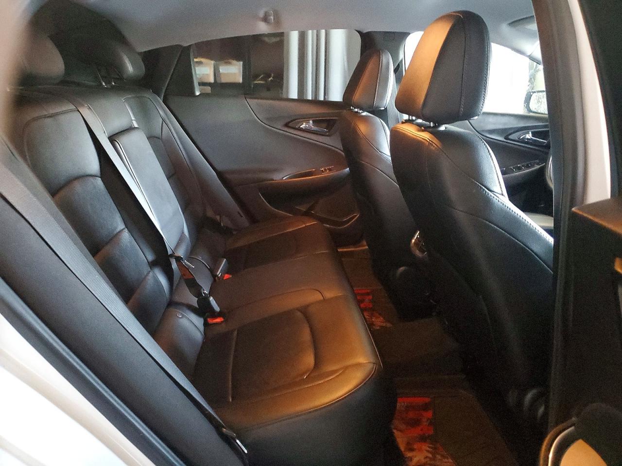 2020 Chevrolet Malibu Lt Белый vin: 1G1ZD5ST0LF125705