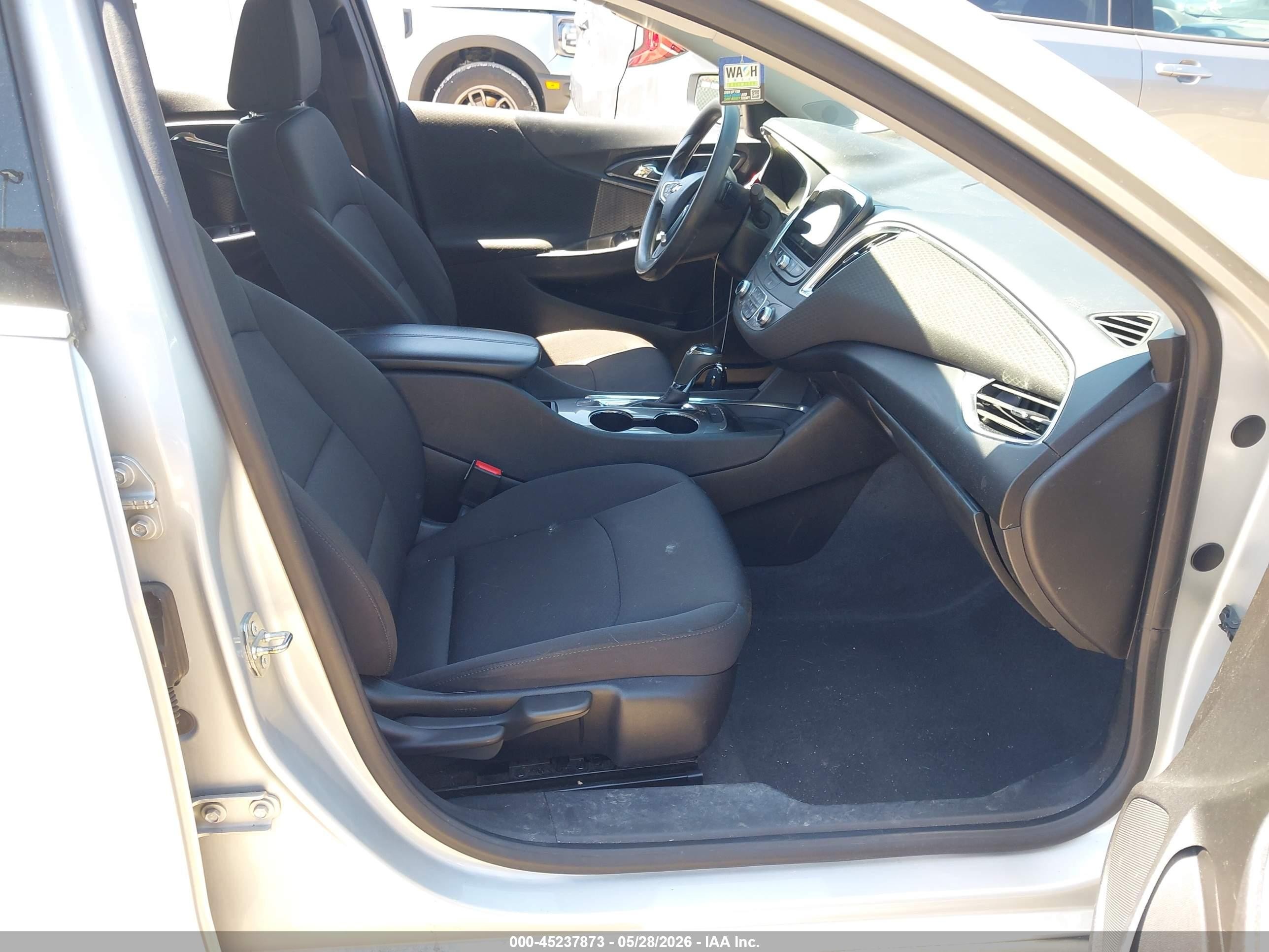 2019 Chevrolet Malibu Lt Silver vin: 1G1ZD5ST1KF126893