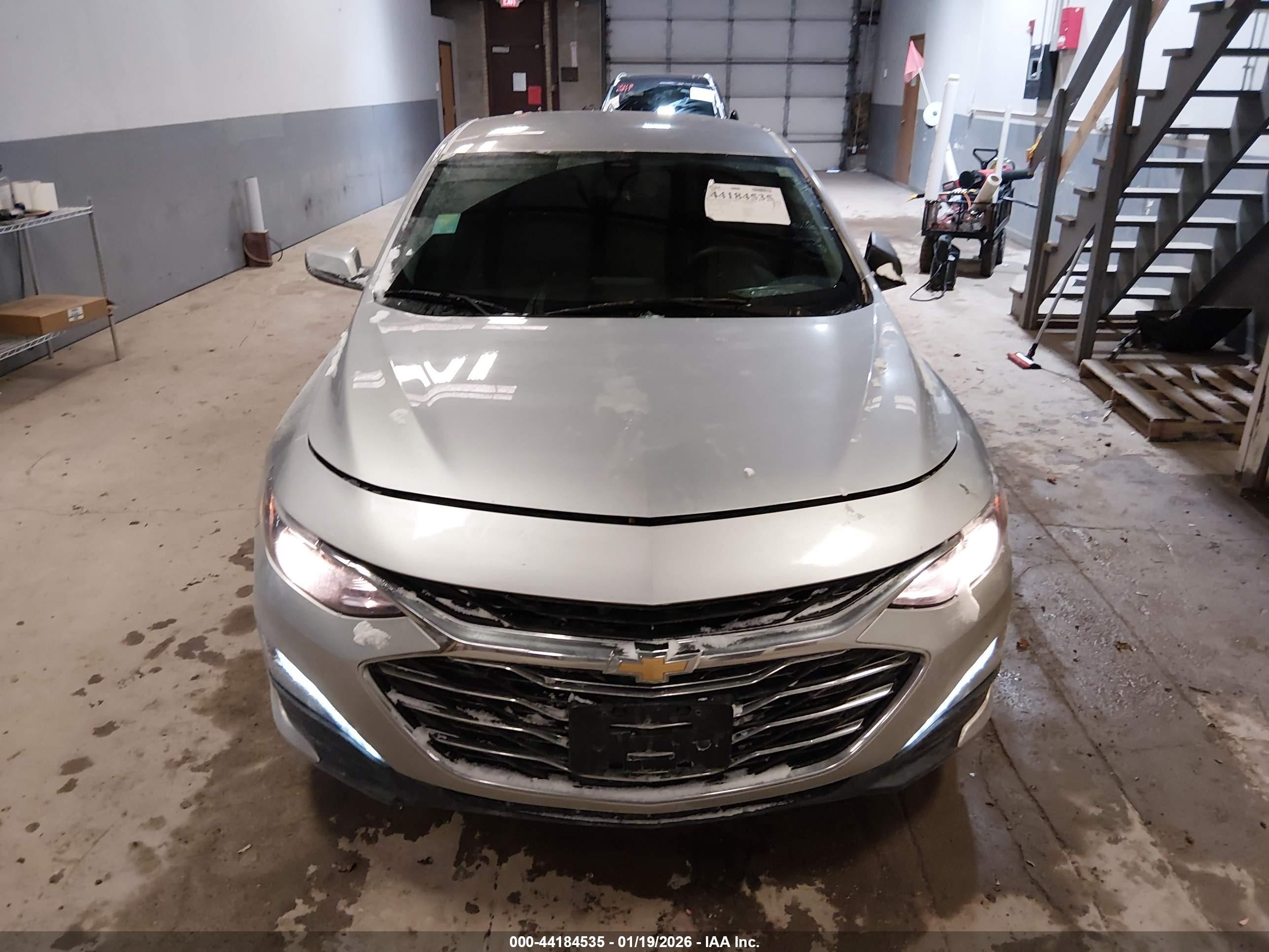 2019 Chevrolet Malibu Lt Серебряный vin: 1G1ZD5ST1KF127039