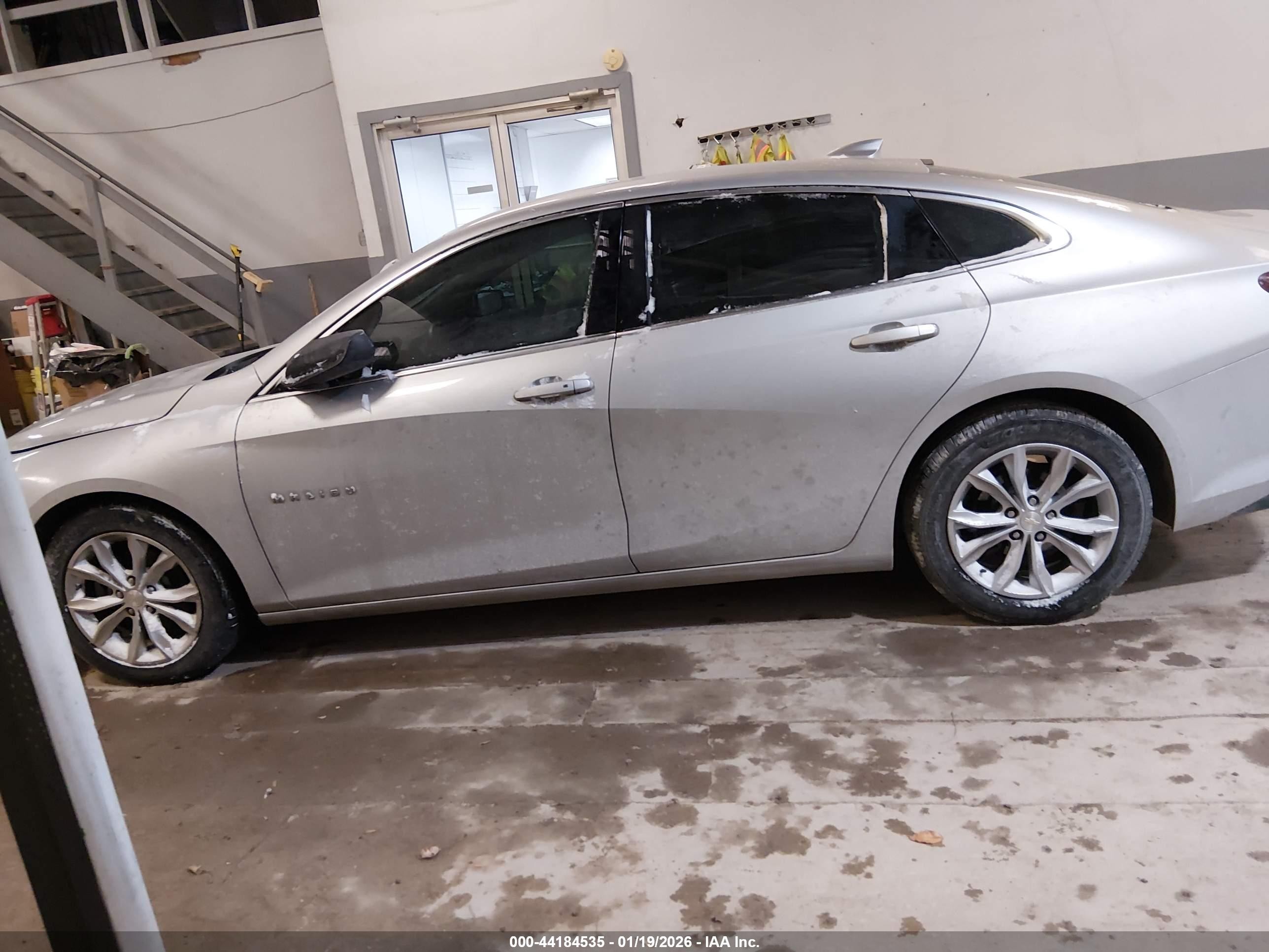 2019 Chevrolet Malibu Lt Серебряный vin: 1G1ZD5ST1KF127039