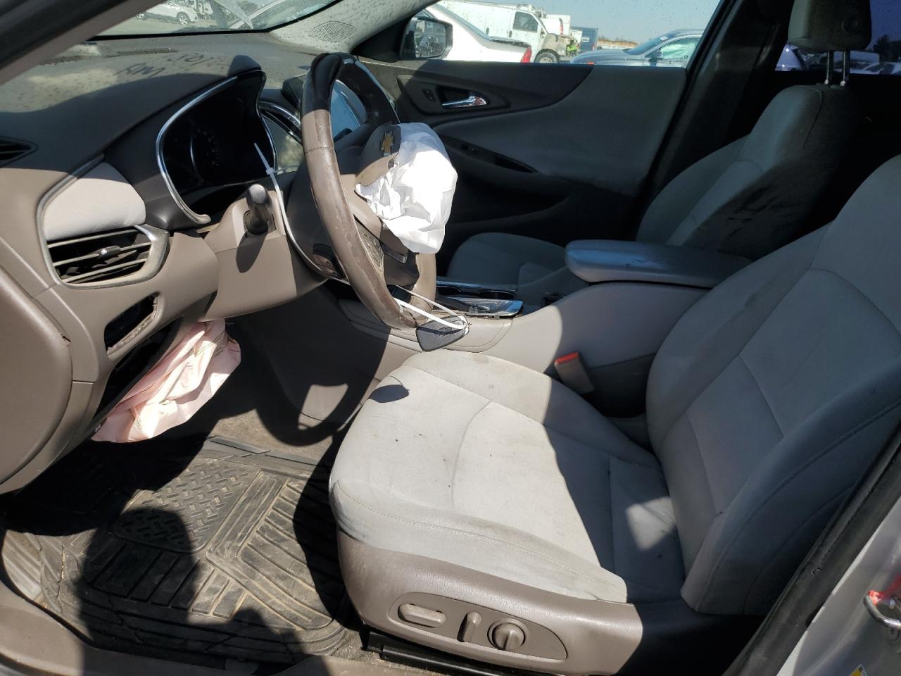 2018 Chevrolet Malibu Lt Серебряный vin: 1G1ZD5ST2JF121801