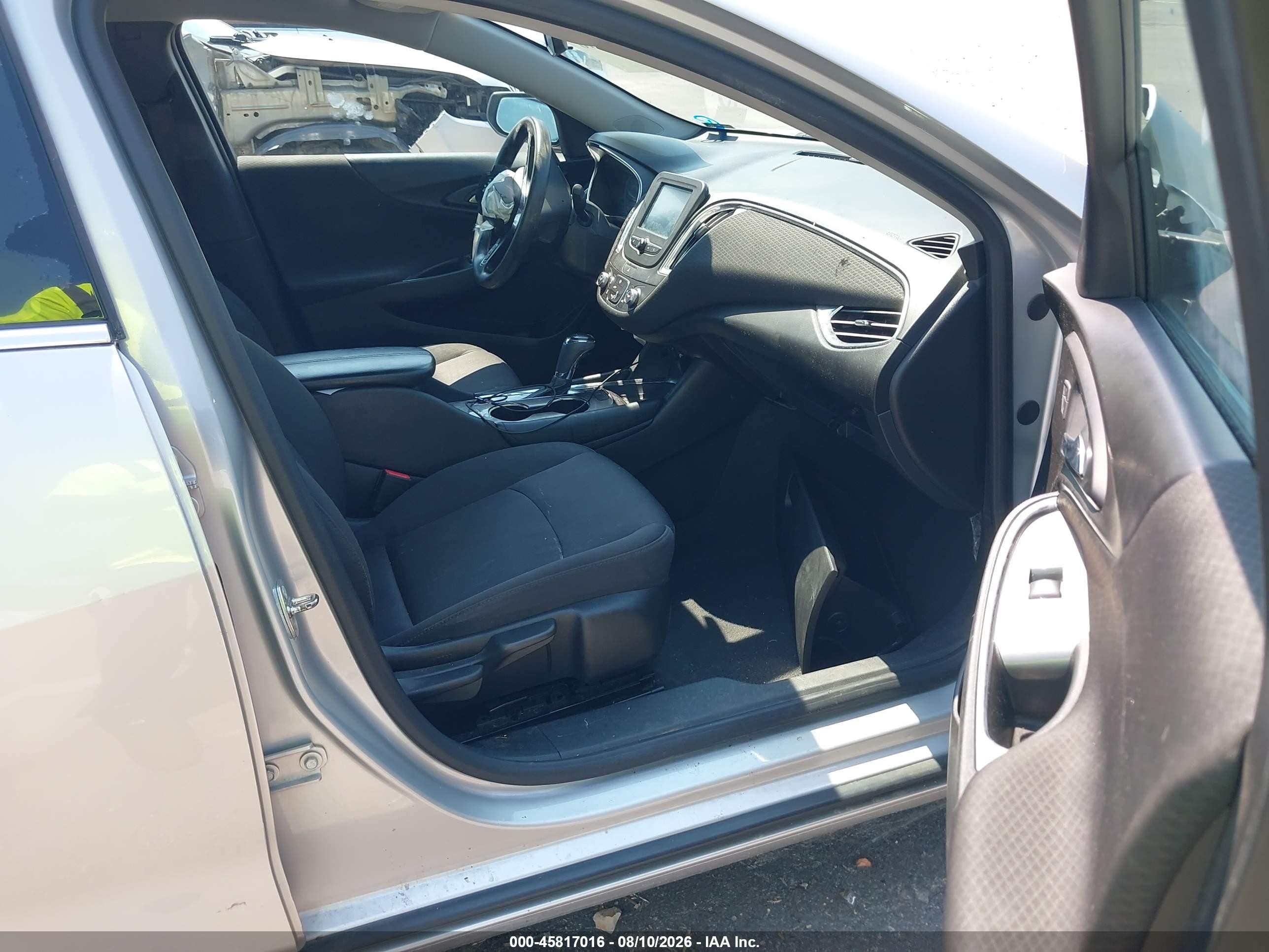 2018 Chevrolet Malibu Lt Серебряный vin: 1G1ZD5ST2JF123466