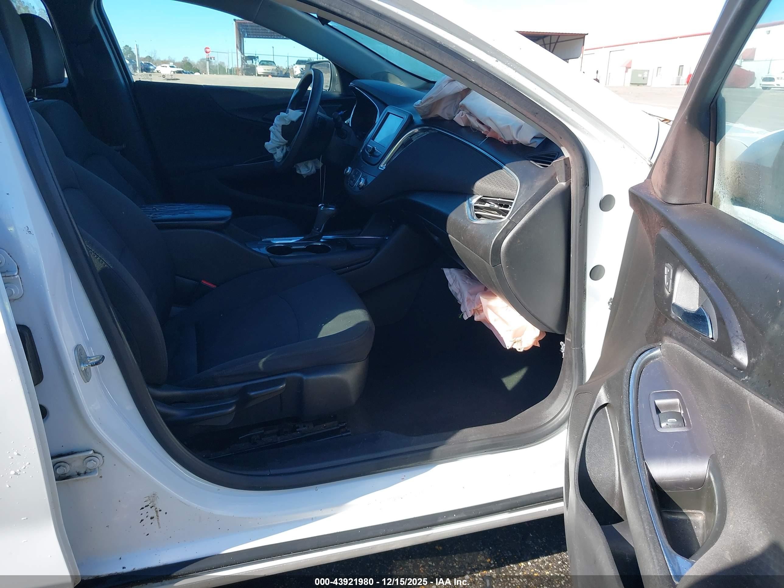 2018 Chevrolet Malibu Lt White vin: 1G1ZD5ST2JF139697