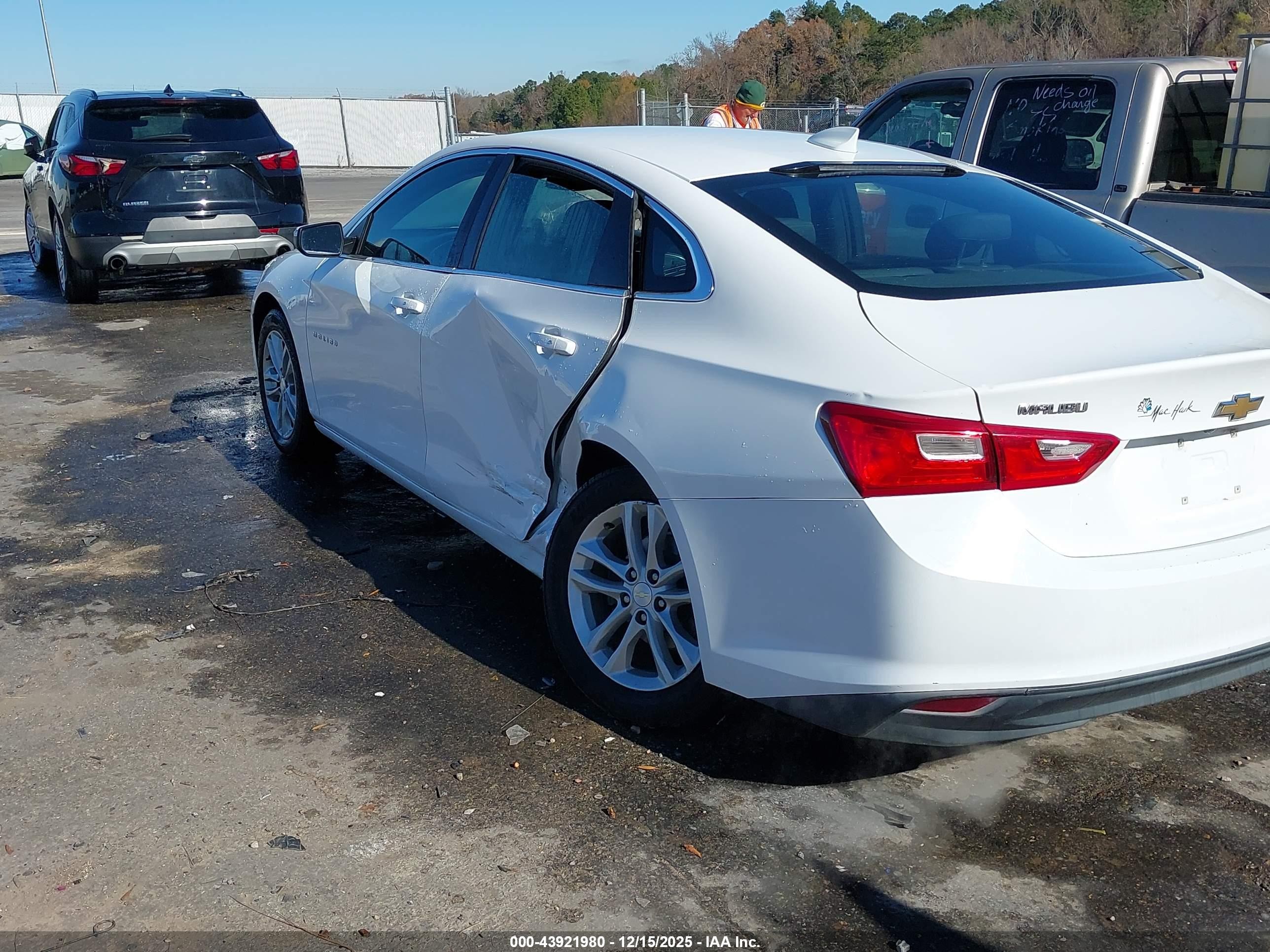 2018 Chevrolet Malibu Lt White vin: 1G1ZD5ST2JF139697