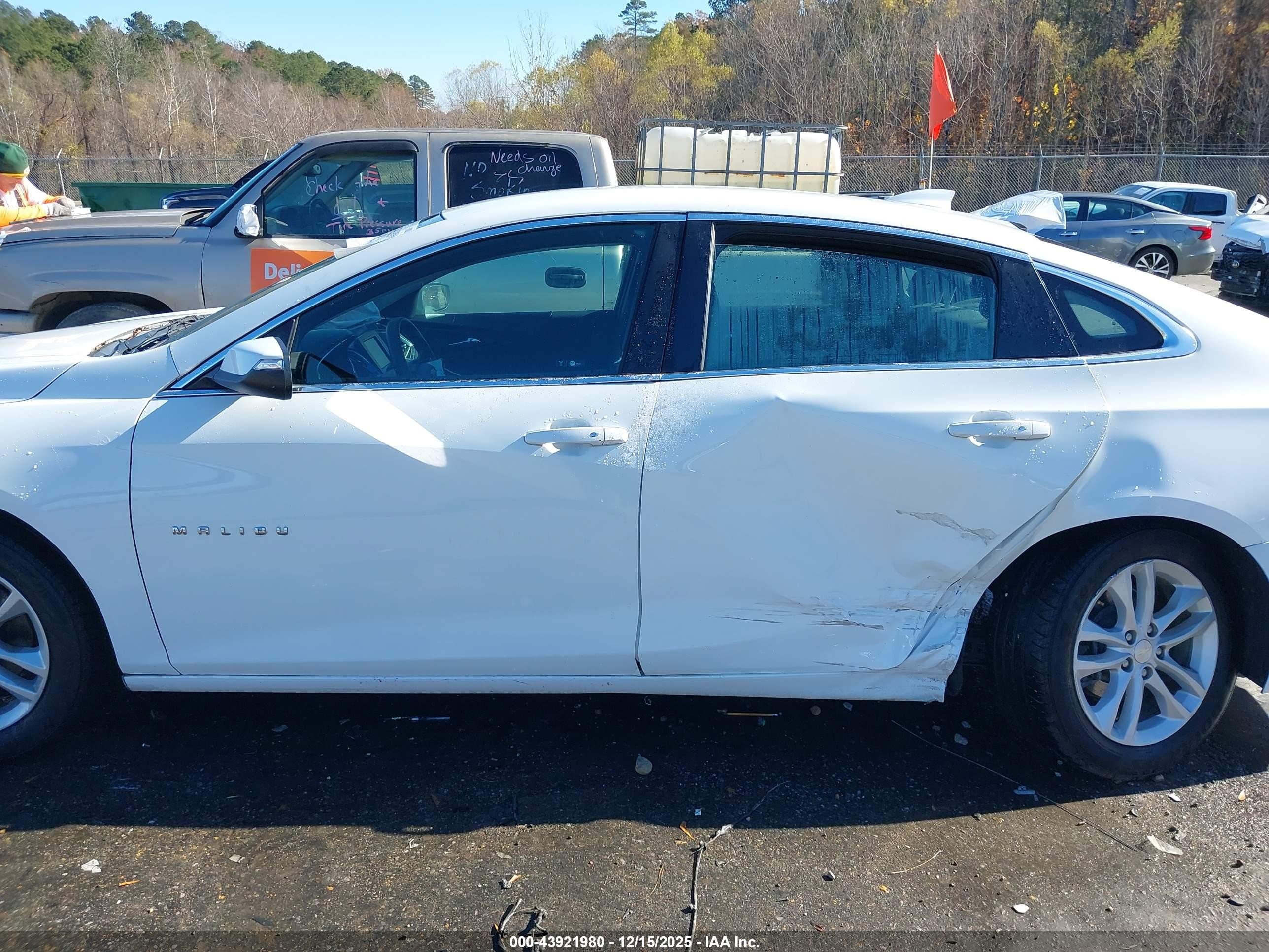 2018 Chevrolet Malibu Lt White vin: 1G1ZD5ST2JF139697