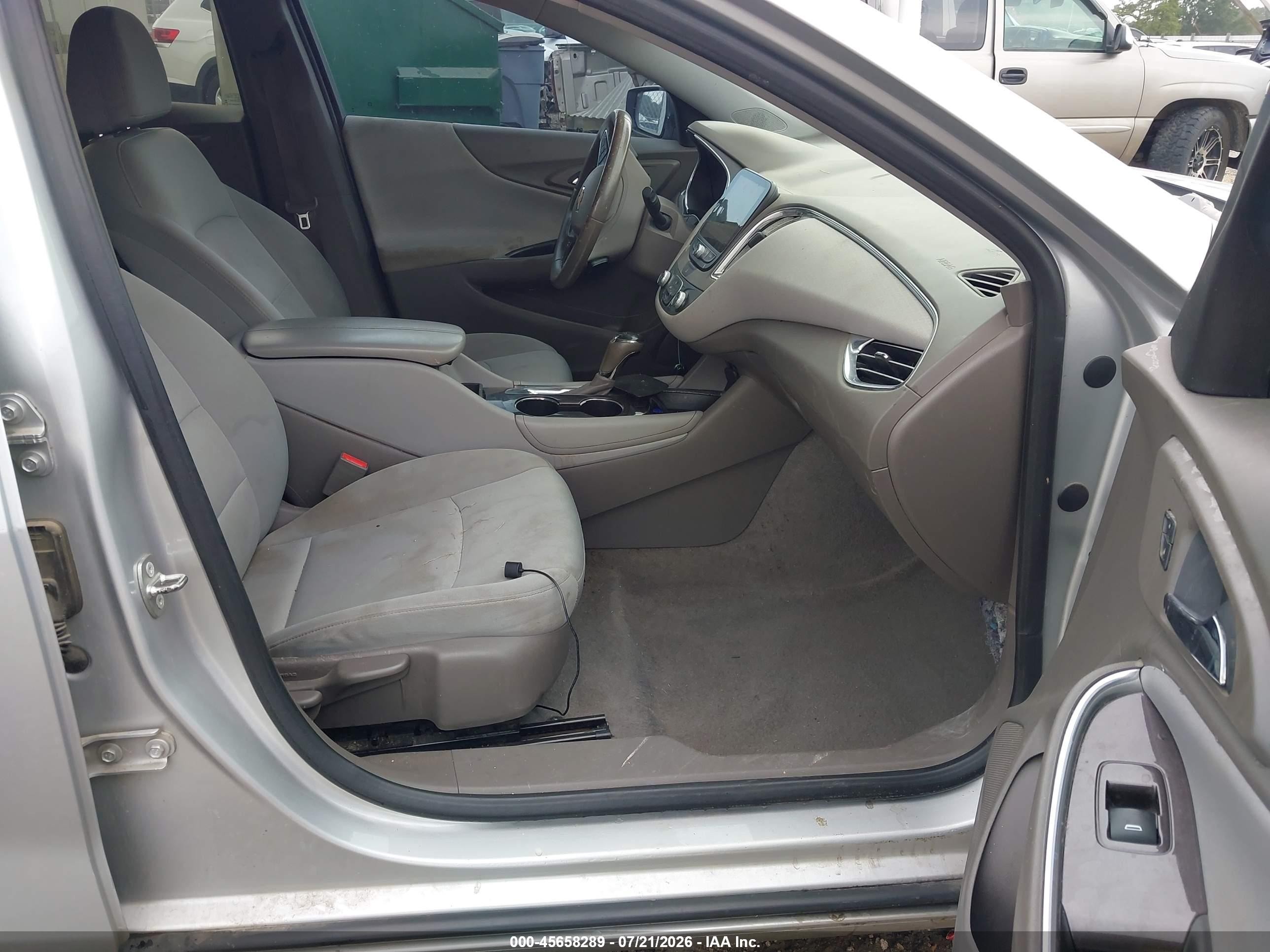2018 Chevrolet Malibu Lt Серебряный vin: 1G1ZD5ST2JF142079