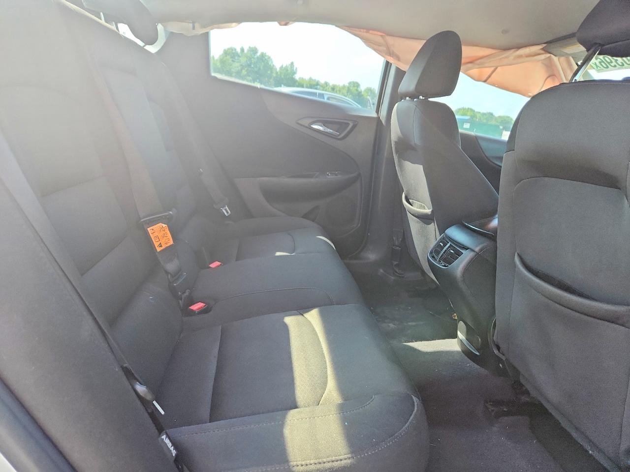 2018 Chevrolet Malibu Lt Silver vin: 1G1ZD5ST2JF160971