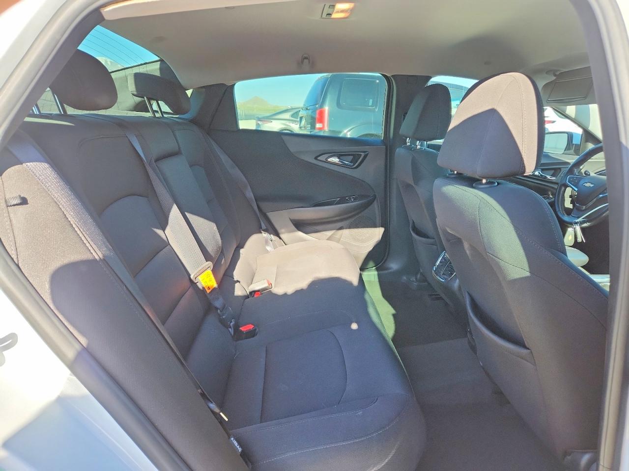 2018 Chevrolet Malibu Lt White vin: 1G1ZD5ST2JF171517