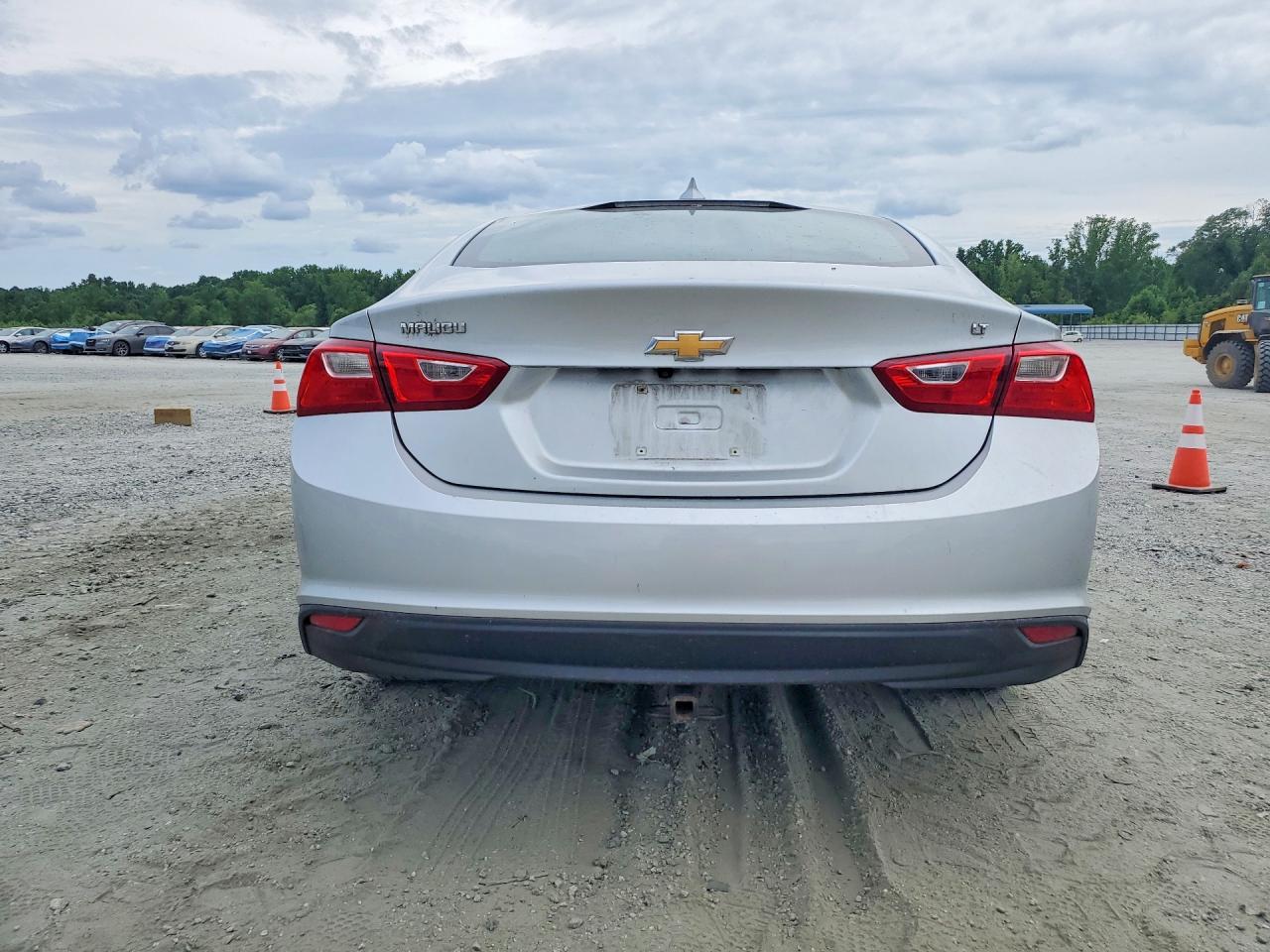 2018 Chevrolet Malibu Lt Silver vin: 1G1ZD5ST2JF231389