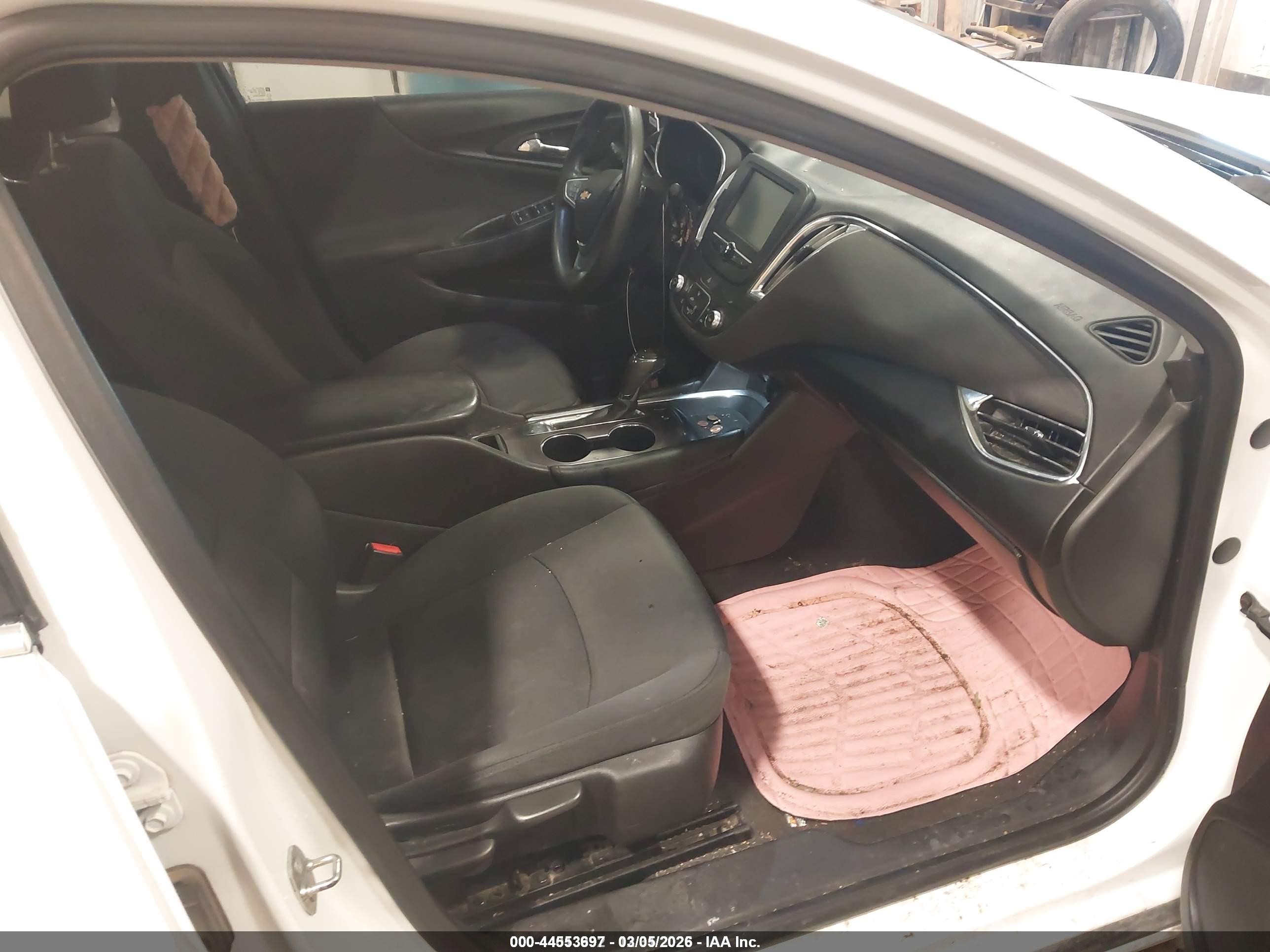 2018 Chevrolet Malibu Lt White vin: 1G1ZD5ST2JF239282