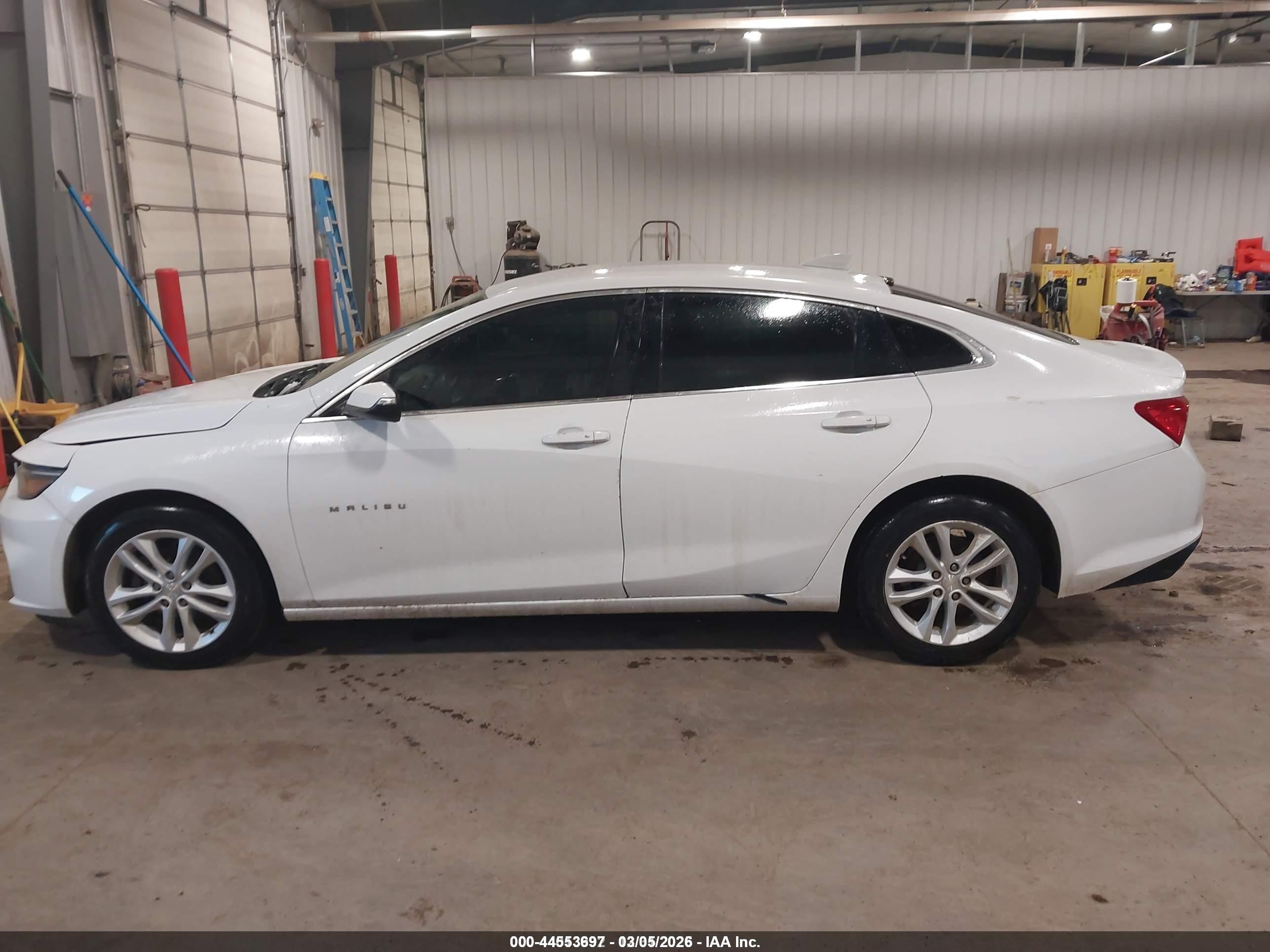 2018 Chevrolet Malibu Lt White vin: 1G1ZD5ST2JF239282