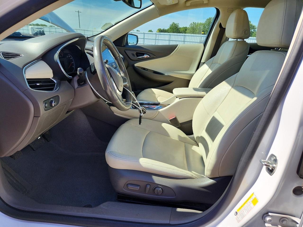 2019 Chevrolet Malibu Lt Белый vin: 1G1ZD5ST2KF118494