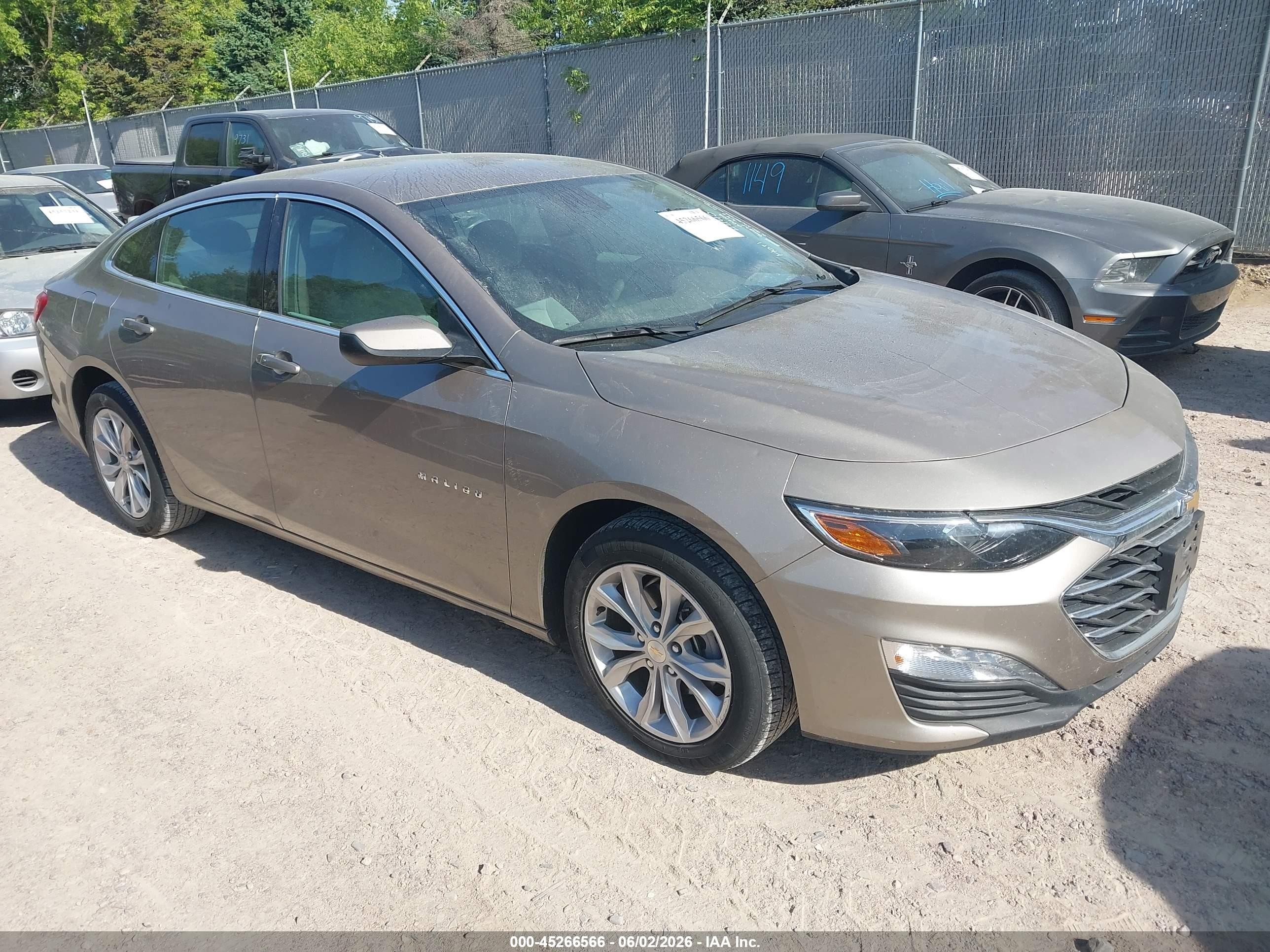 1G1ZD5ST2RF221201