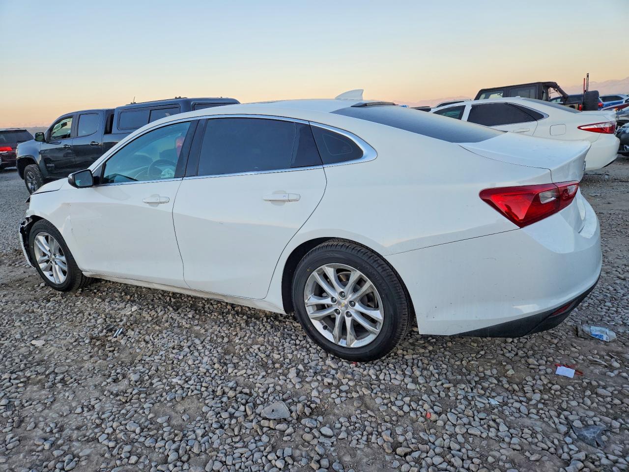 2018 Chevrolet Malibu Lt White vin: 1G1ZD5ST3JF129390