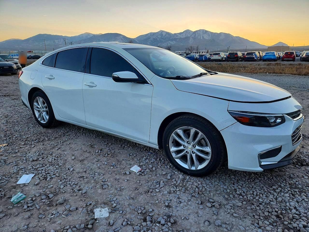 2018 Chevrolet Malibu Lt White vin: 1G1ZD5ST3JF129390