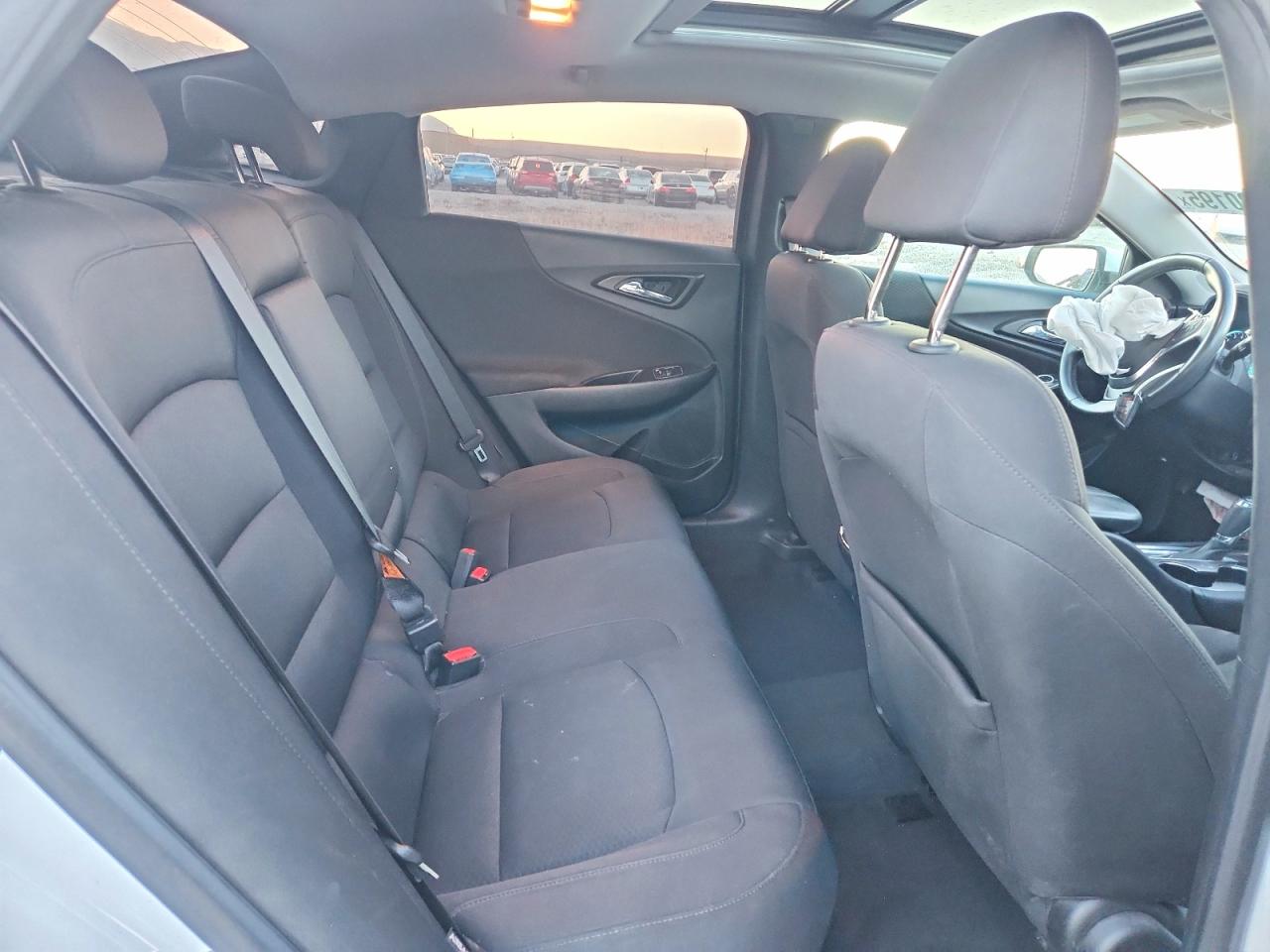 2018 Chevrolet Malibu Lt White vin: 1G1ZD5ST3JF129390