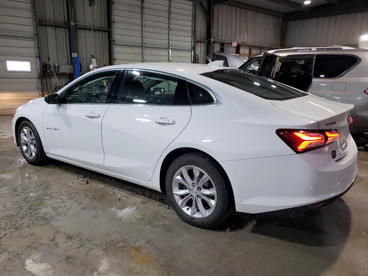 2020 Chevrolet Malibu Lt   White vin: 1G1ZD5ST3LF098256