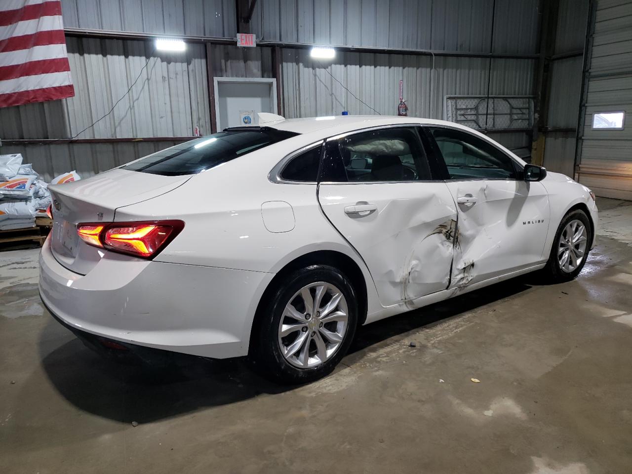 2020 Chevrolet Malibu Lt   White vin: 1G1ZD5ST3LF098256