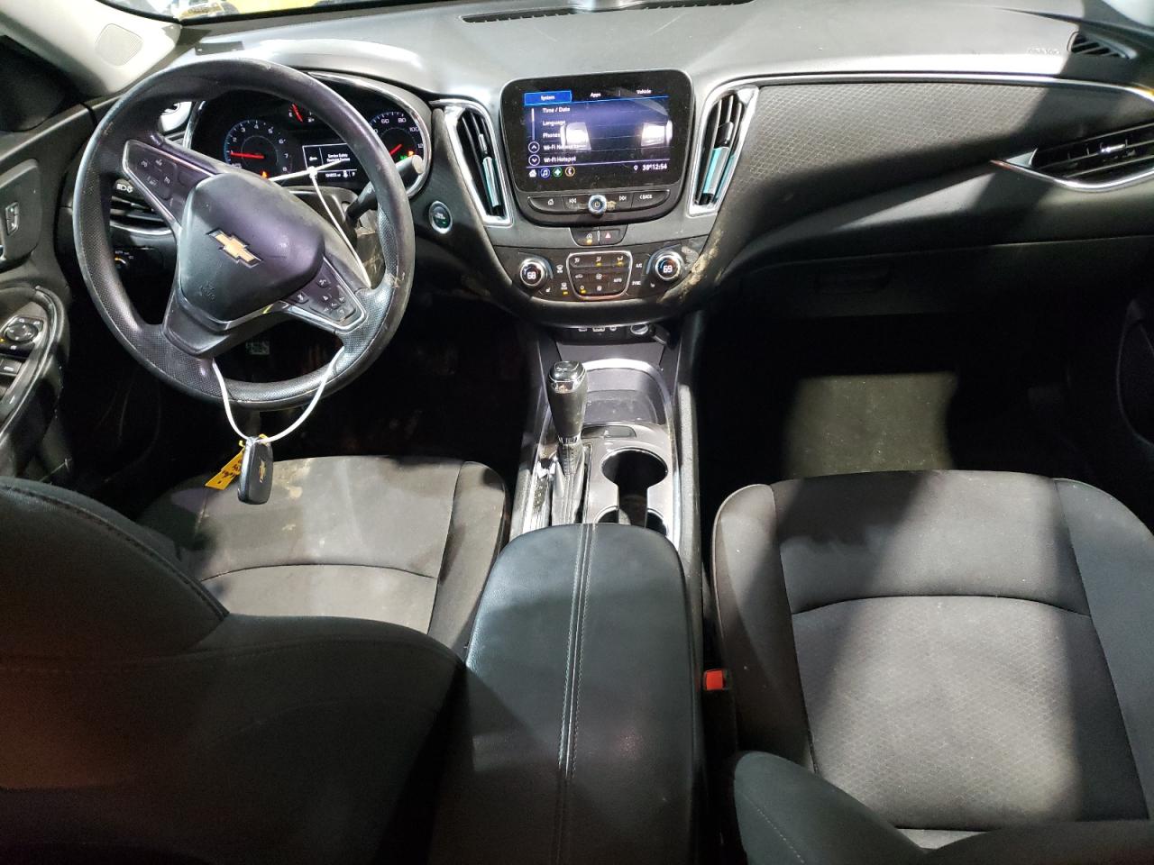 2020 Chevrolet Malibu Lt   White vin: 1G1ZD5ST3LF098256