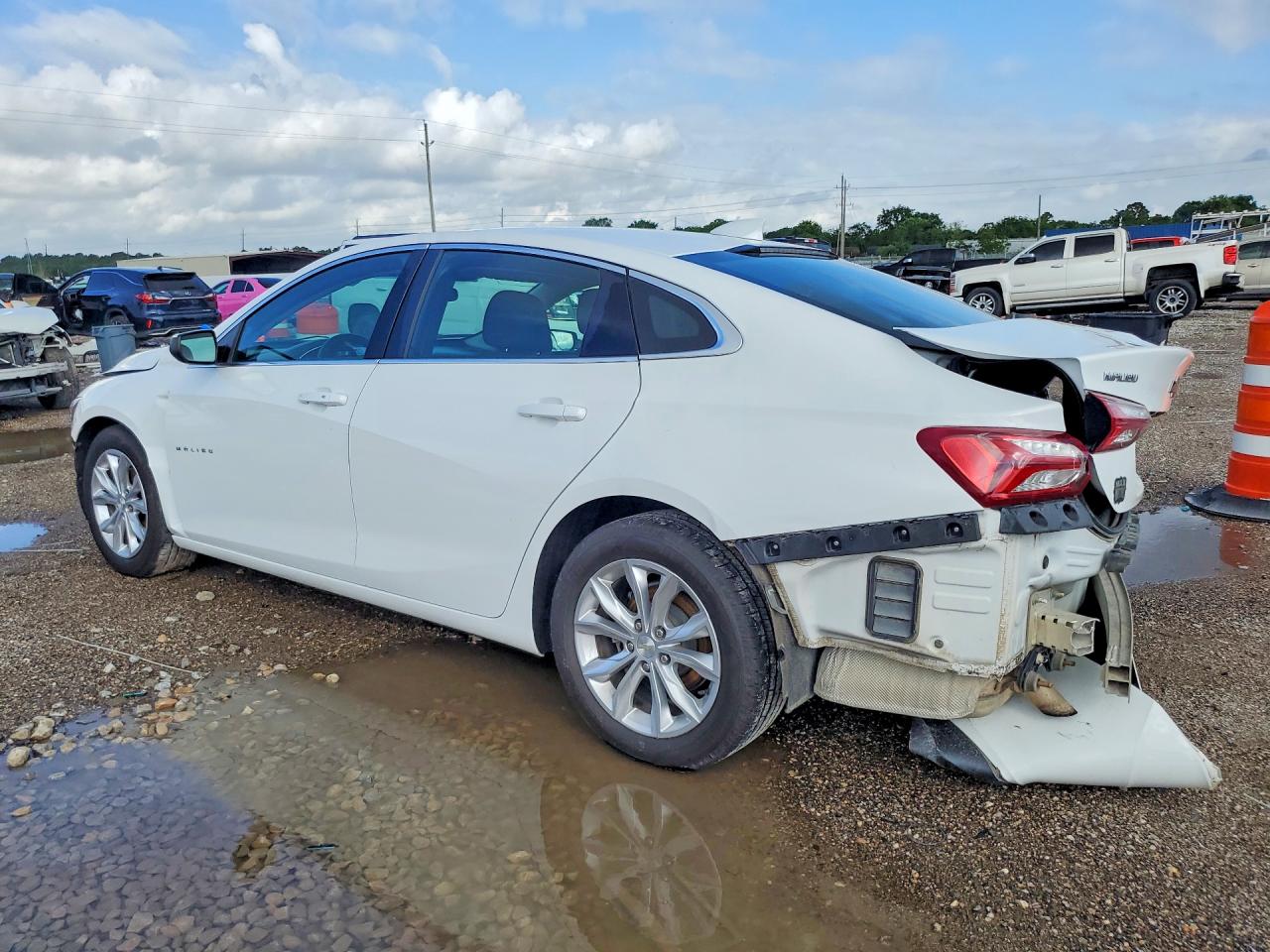 2020 Chevrolet Malibu Lt White vin: 1G1ZD5ST3LF098256