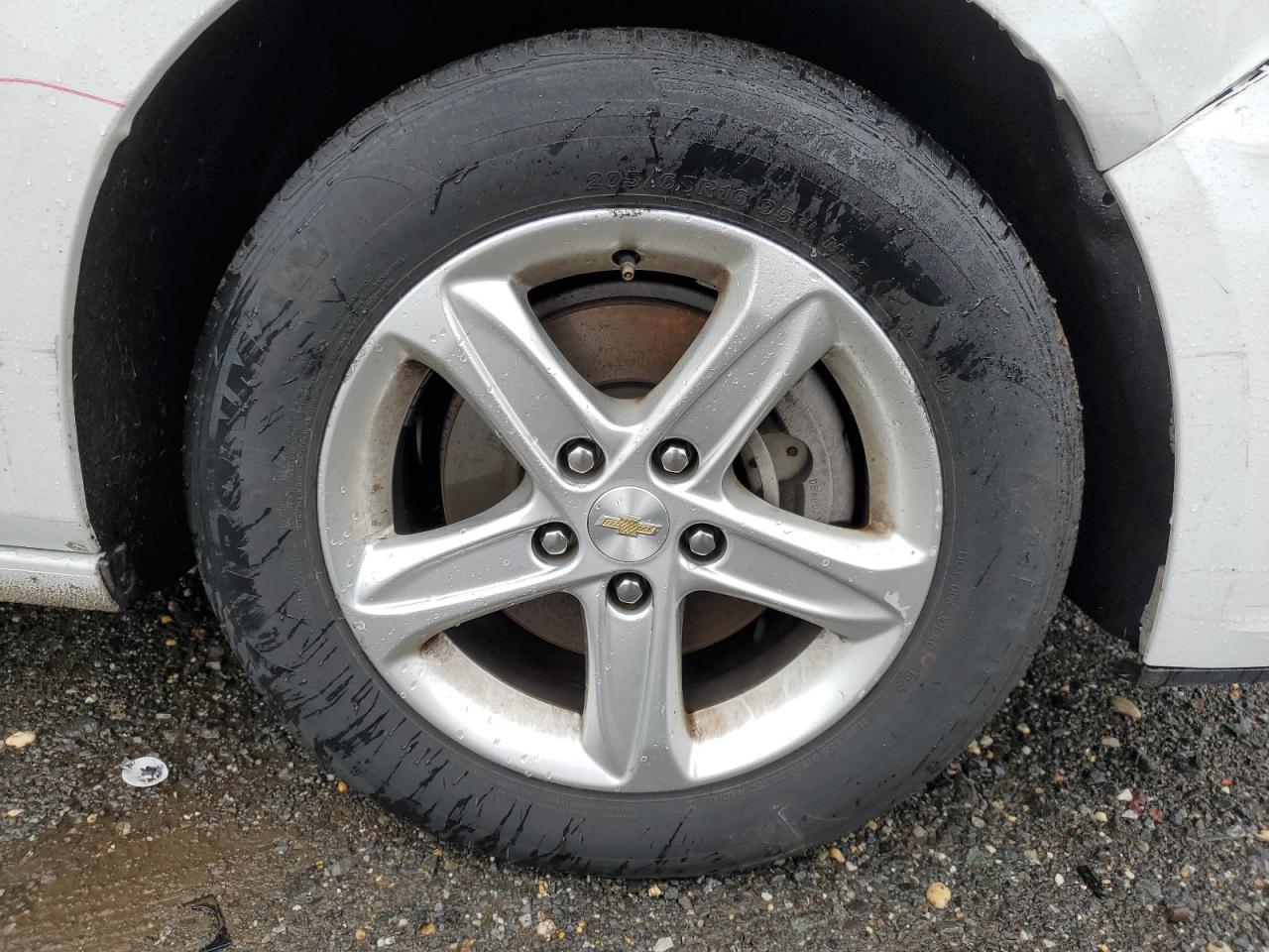 2022 Chevrolet Malibu Lt White vin: 1G1ZD5ST3NF193743 Damage: Right Front Wheel, Curb Rash, 6 To 7 Inches
