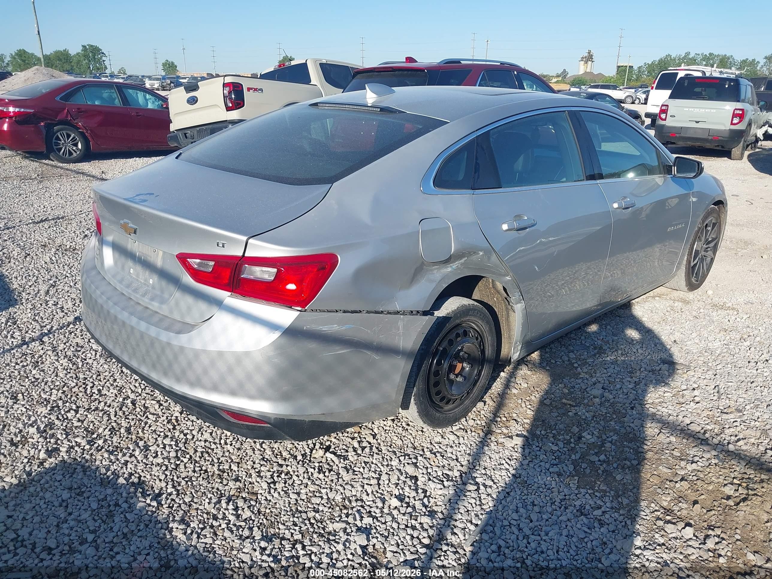 2018 Chevrolet Malibu Lt Silver vin: 1G1ZD5ST4JF267388